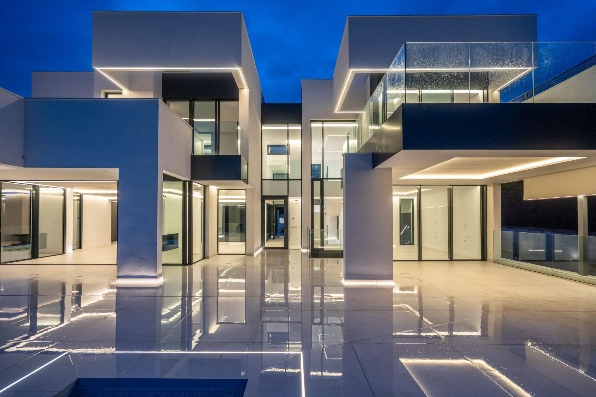 33-2 ^**^MAGNÍFICO CHALET INDEPENDIENTE DE LUJO EN LA ZONA MÁS EXCLUSIVA DE LAS ROZAS – CLUB DE GOLF^**^ Exclusiva vivienda de lujo totalmente a estrenar, situada en una de las zonas más prestigiosas