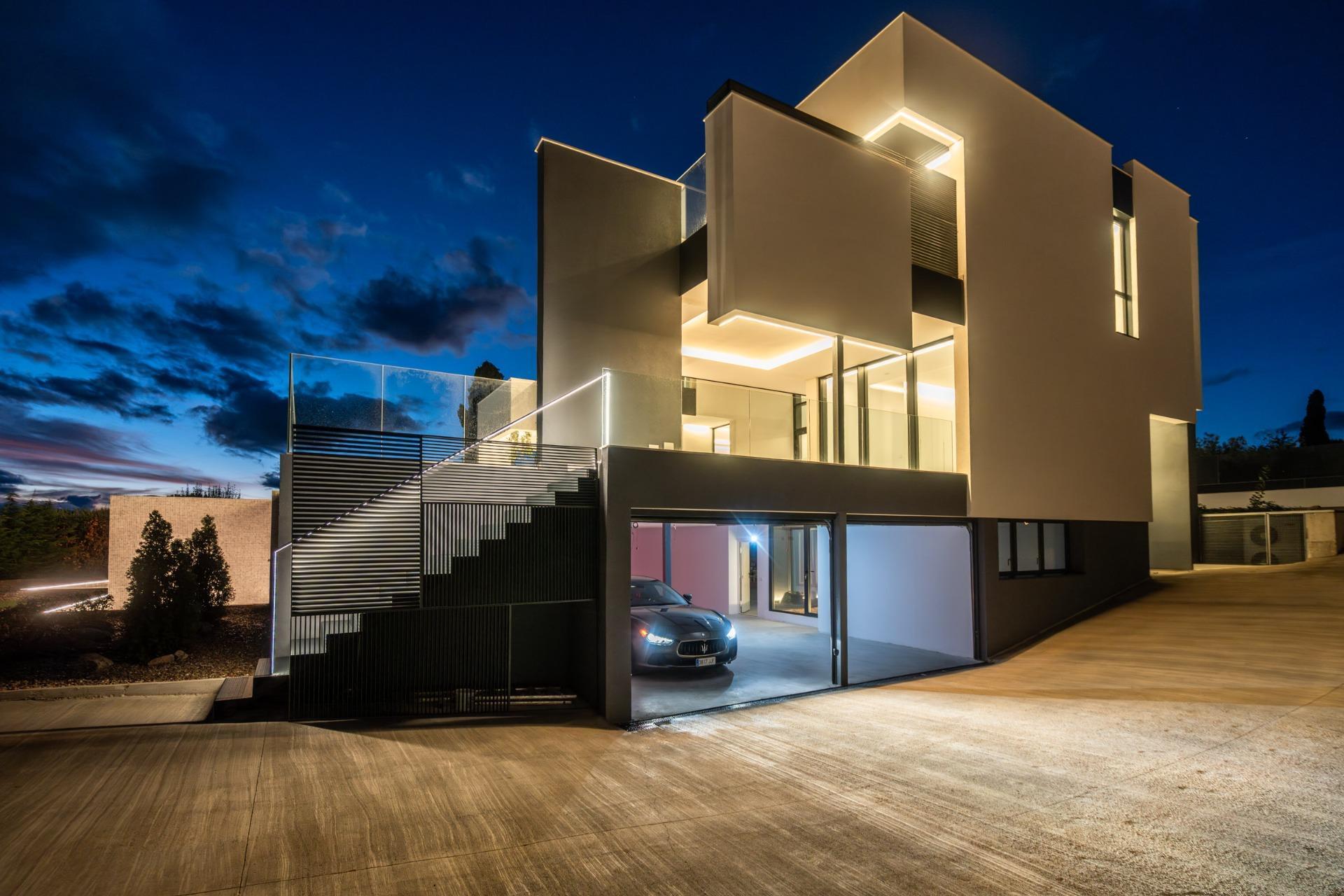 33-29 ^**^MAGNÍFICO CHALET INDEPENDIENTE DE LUJO EN LA ZONA MÁS EXCLUSIVA DE LAS ROZAS – CLUB DE GOLF^**^ Exclusiva vivienda de lujo totalmente a estrenar, situada en una de las zonas más prestigiosas