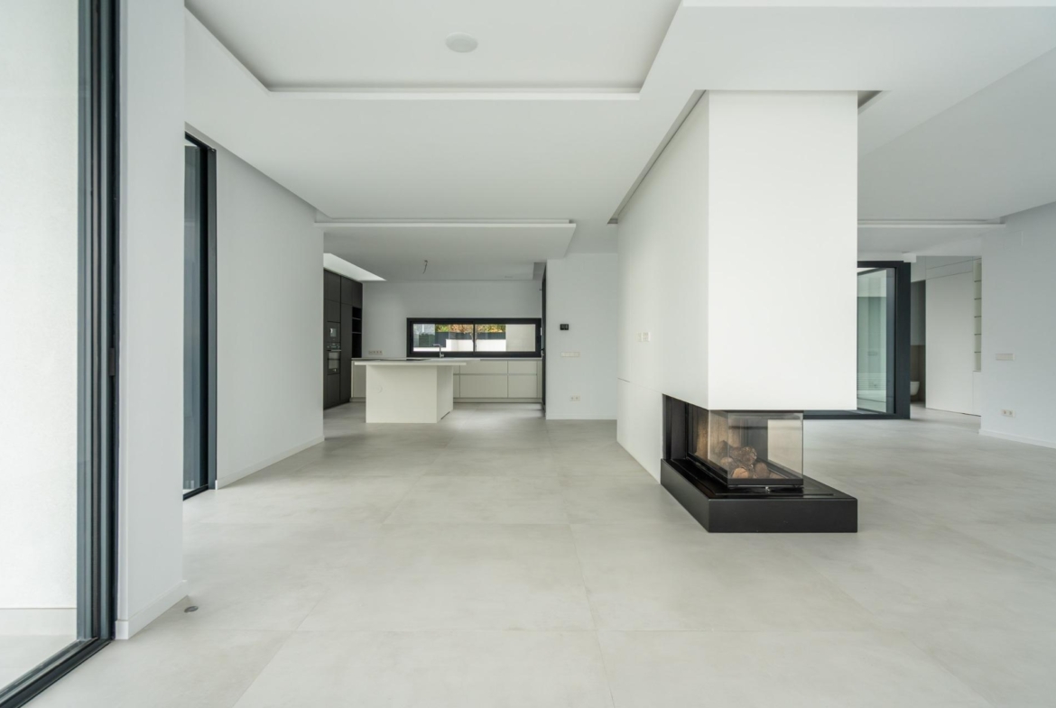 ^**^MAGNÍFICO CHALET INDEPENDIENTE DE LUJO EN LA ZONA MÁS EXCLUSIVA DE LAS ROZAS – CLUB DE GOLF^**^  Exclusiva vivienda de lujo totalmente a estrenar, situada en una de las zonas más prestigiosas