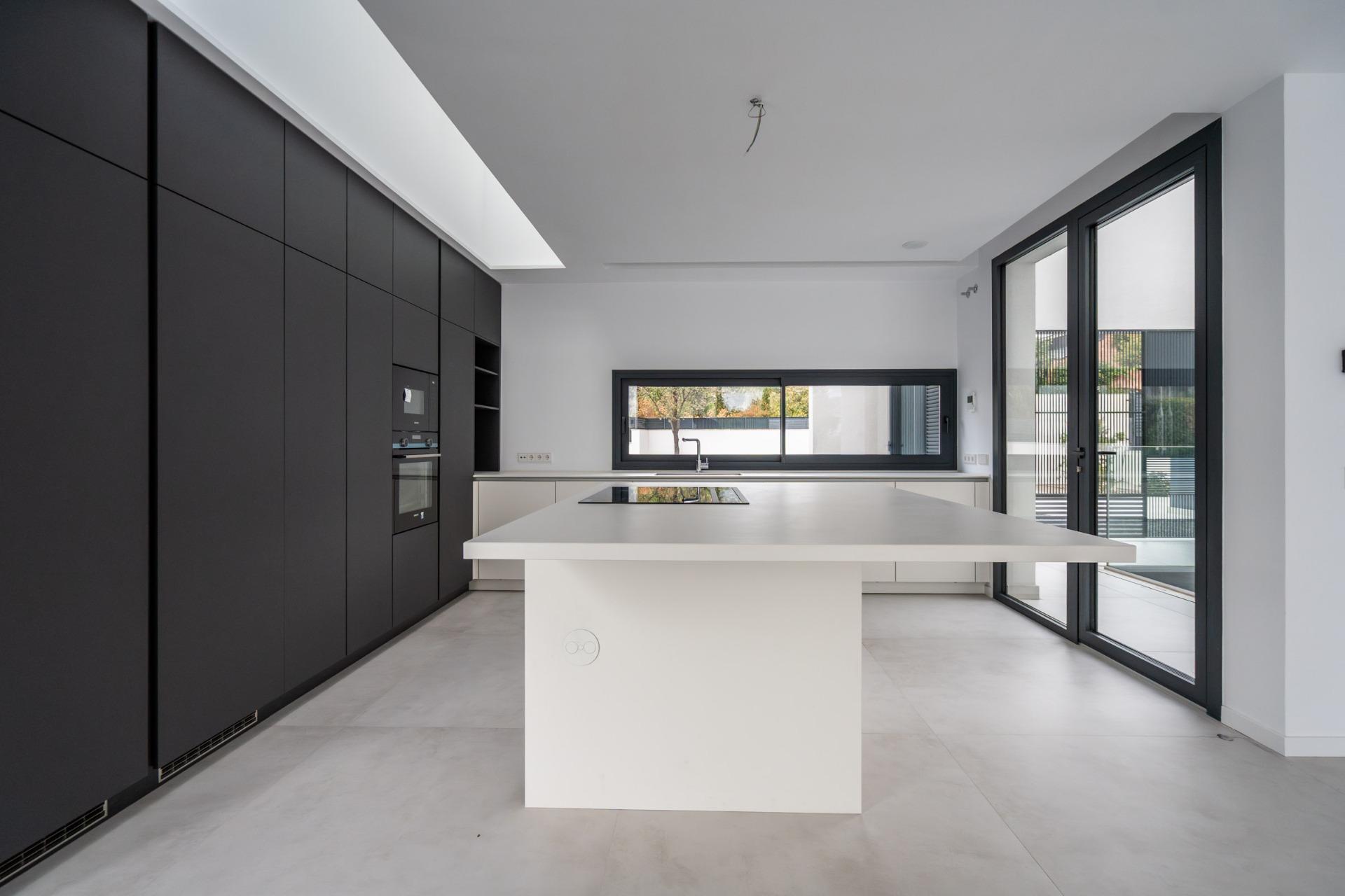 33-33 ^**^MAGNÍFICO CHALET INDEPENDIENTE DE LUJO EN LA ZONA MÁS EXCLUSIVA DE LAS ROZAS – CLUB DE GOLF^**^ Exclusiva vivienda de lujo totalmente a estrenar, situada en una de las zonas más prestigiosas