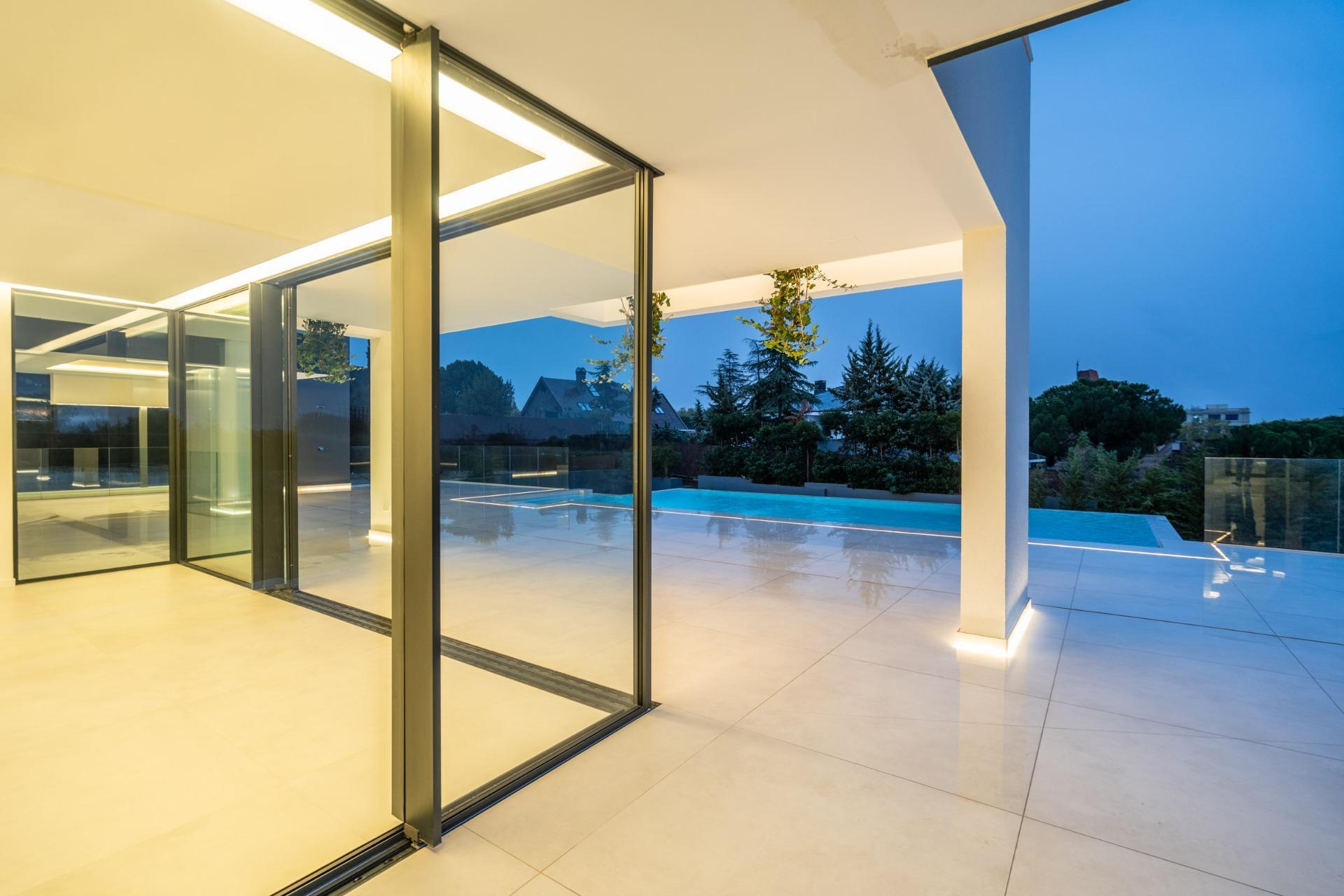 33-36 ^**^MAGNÍFICO CHALET INDEPENDIENTE DE LUJO EN LA ZONA MÁS EXCLUSIVA DE LAS ROZAS – CLUB DE GOLF^**^ Exclusiva vivienda de lujo totalmente a estrenar, situada en una de las zonas más prestigiosas