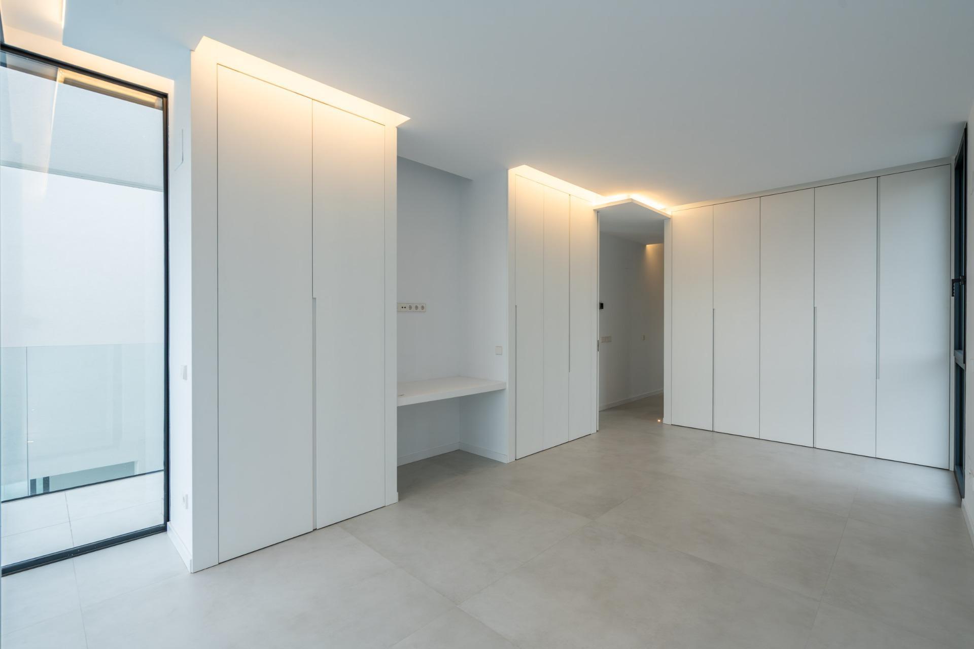 33-45 ^**^MAGNÍFICO CHALET INDEPENDIENTE DE LUJO EN LA ZONA MÁS EXCLUSIVA DE LAS ROZAS – CLUB DE GOLF^**^ Exclusiva vivienda de lujo totalmente a estrenar, situada en una de las zonas más prestigiosas