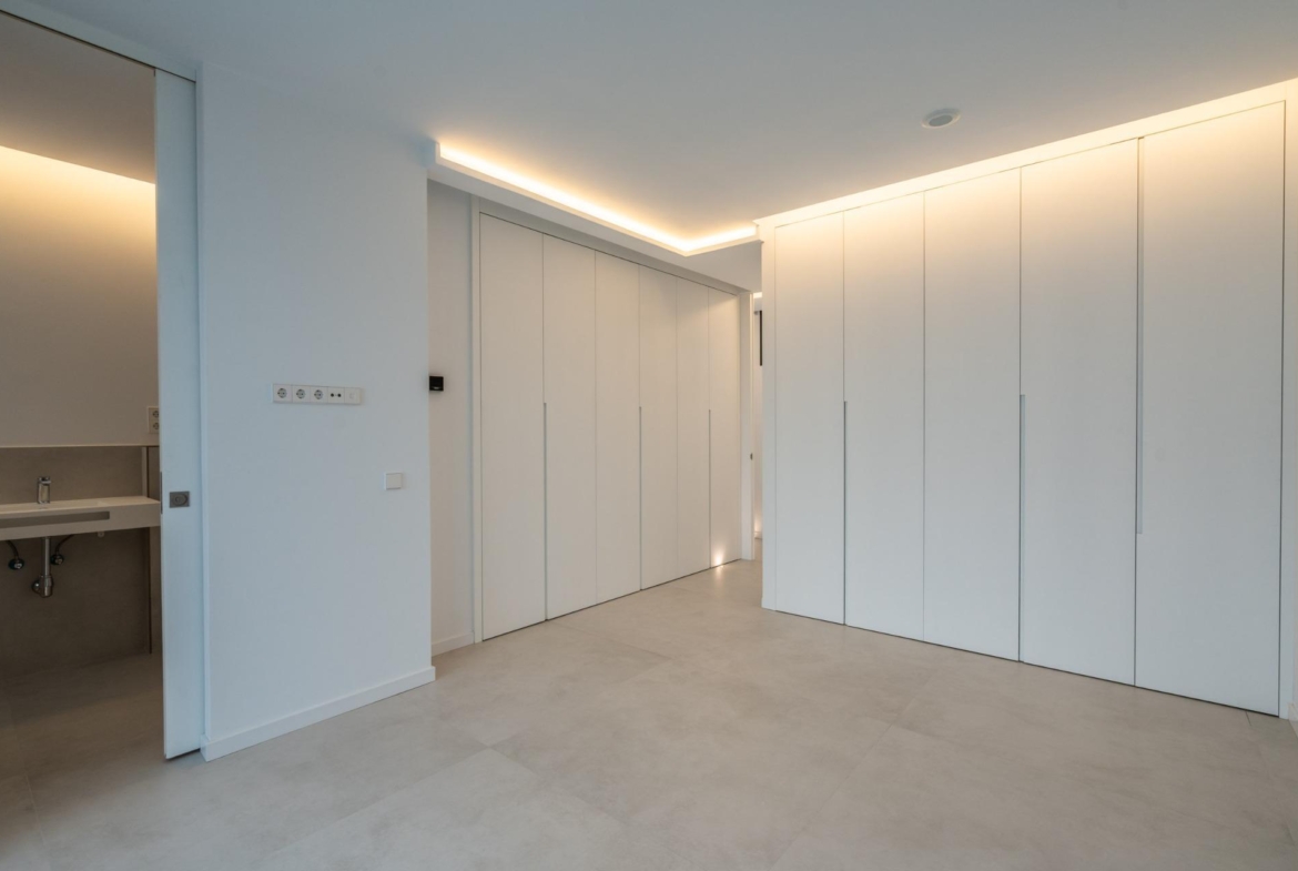 ^**^MAGNÍFICO CHALET INDEPENDIENTE DE LUJO EN LA ZONA MÁS EXCLUSIVA DE LAS ROZAS – CLUB DE GOLF^**^  Exclusiva vivienda de lujo totalmente a estrenar, situada en una de las zonas más prestigiosas