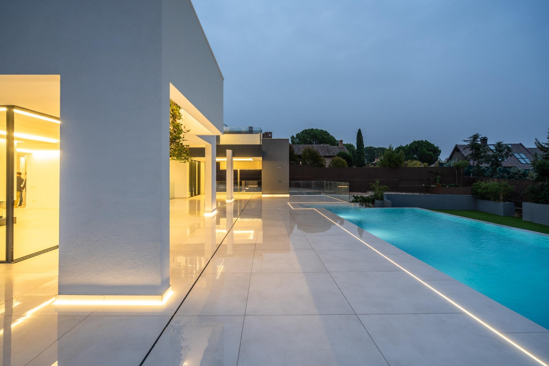 33-63 ^**^MAGNÍFICO CHALET INDEPENDIENTE DE LUJO EN LA ZONA MÁS EXCLUSIVA DE LAS ROZAS – CLUB DE GOLF^**^ Exclusiva vivienda de lujo totalmente a estrenar, situada en una de las zonas más prestigiosas