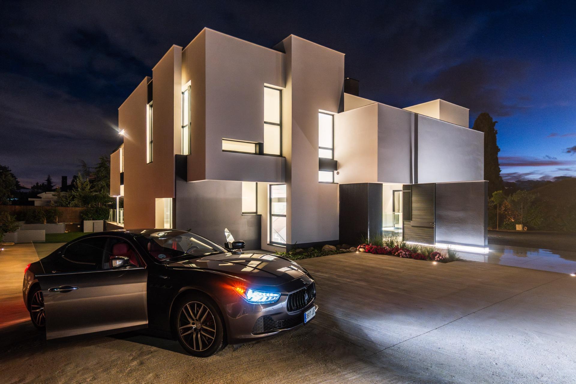 33-66 ^**^MAGNÍFICO CHALET INDEPENDIENTE DE LUJO EN LA ZONA MÁS EXCLUSIVA DE LAS ROZAS – CLUB DE GOLF^**^ Exclusiva vivienda de lujo totalmente a estrenar, situada en una de las zonas más prestigiosas