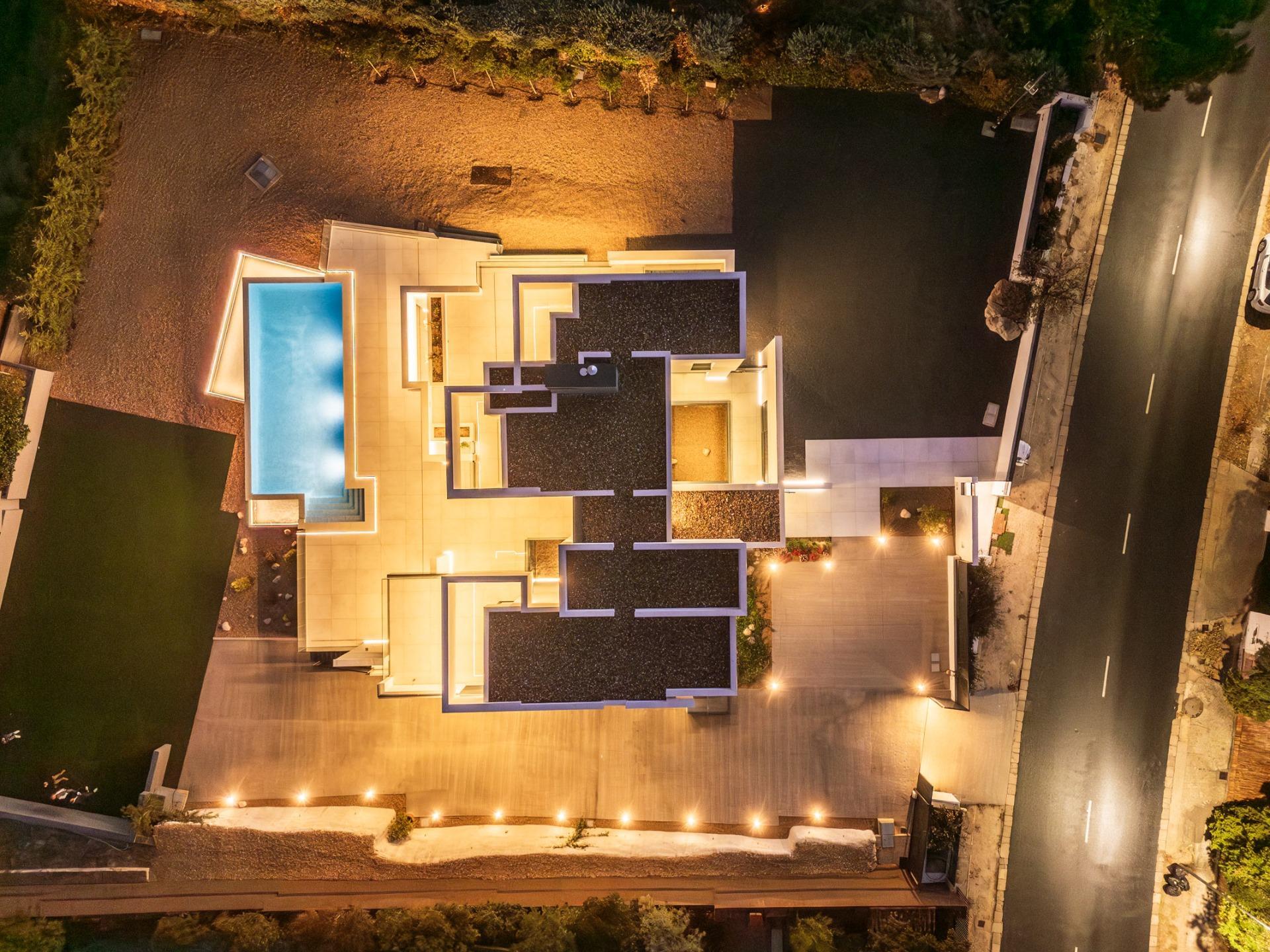 33-68 ^**^MAGNÍFICO CHALET INDEPENDIENTE DE LUJO EN LA ZONA MÁS EXCLUSIVA DE LAS ROZAS – CLUB DE GOLF^**^ Exclusiva vivienda de lujo totalmente a estrenar, situada en una de las zonas más prestigiosas