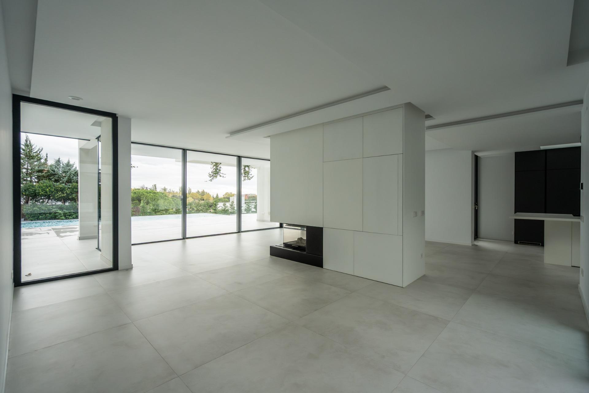 33-7 ^**^MAGNÍFICO CHALET INDEPENDIENTE DE LUJO EN LA ZONA MÁS EXCLUSIVA DE LAS ROZAS – CLUB DE GOLF^**^ Exclusiva vivienda de lujo totalmente a estrenar, situada en una de las zonas más prestigiosas