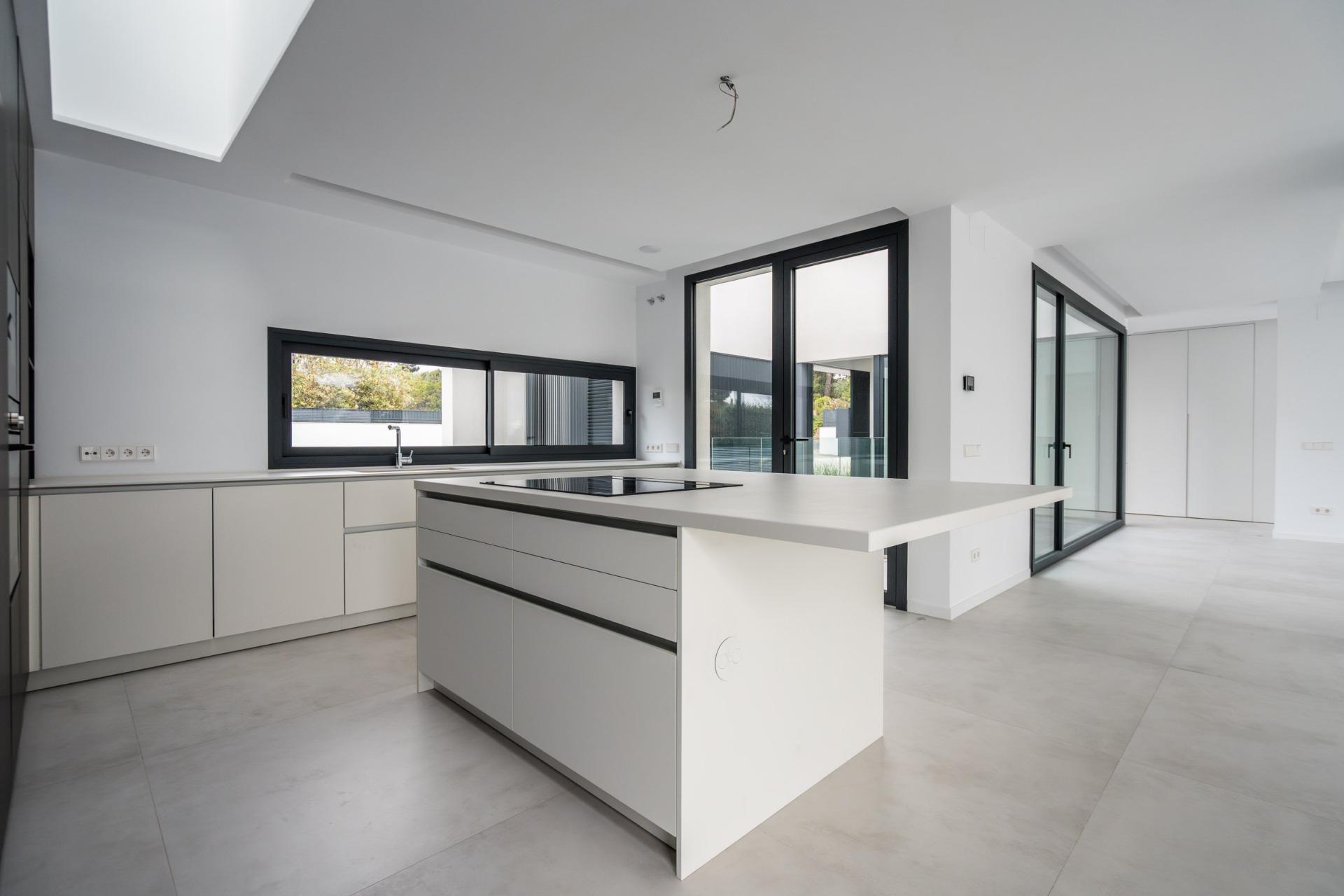 33-9 ^**^MAGNÍFICO CHALET INDEPENDIENTE DE LUJO EN LA ZONA MÁS EXCLUSIVA DE LAS ROZAS – CLUB DE GOLF^**^ Exclusiva vivienda de lujo totalmente a estrenar, situada en una de las zonas más prestigiosas