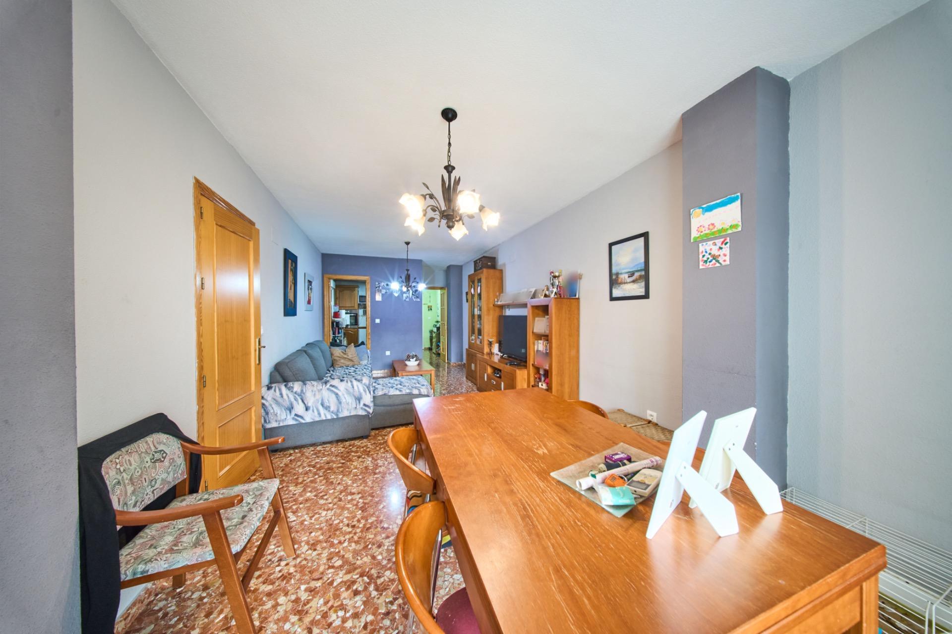 ENCANTADOR PISO DE 2 DORMITORIOS COCHERA Y TRASTERO EN HÍJAR 139.900 €