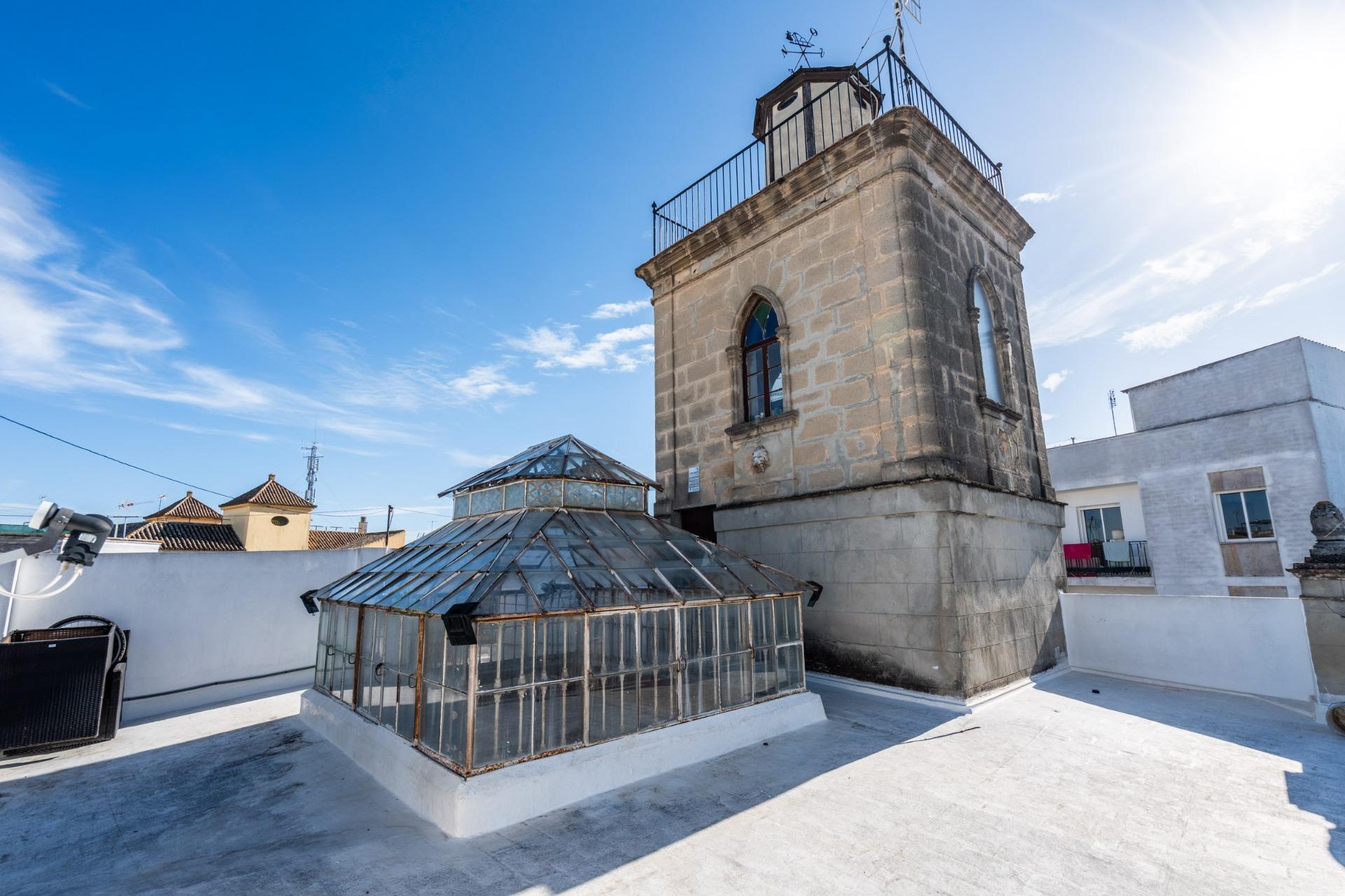 32-20 ^**^ESPECTACULAR CASA PALACIO HISTÓRICA EN EL CORAZÓN DE JEREZ^**^ En pleno corazón histórico de Jerez de la Frontera se presenta esta magnífica casa palacio levantada a finales del siglo XIX. Si