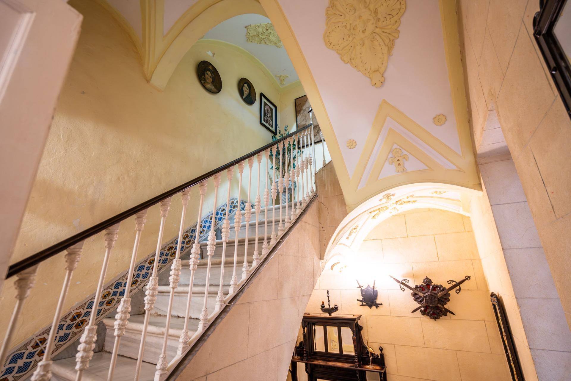 32-26 ^**^ESPECTACULAR CASA PALACIO HISTÓRICA EN EL CORAZÓN DE JEREZ^**^ En pleno corazón histórico de Jerez de la Frontera se presenta esta magnífica casa palacio levantada a finales del siglo XIX. Si