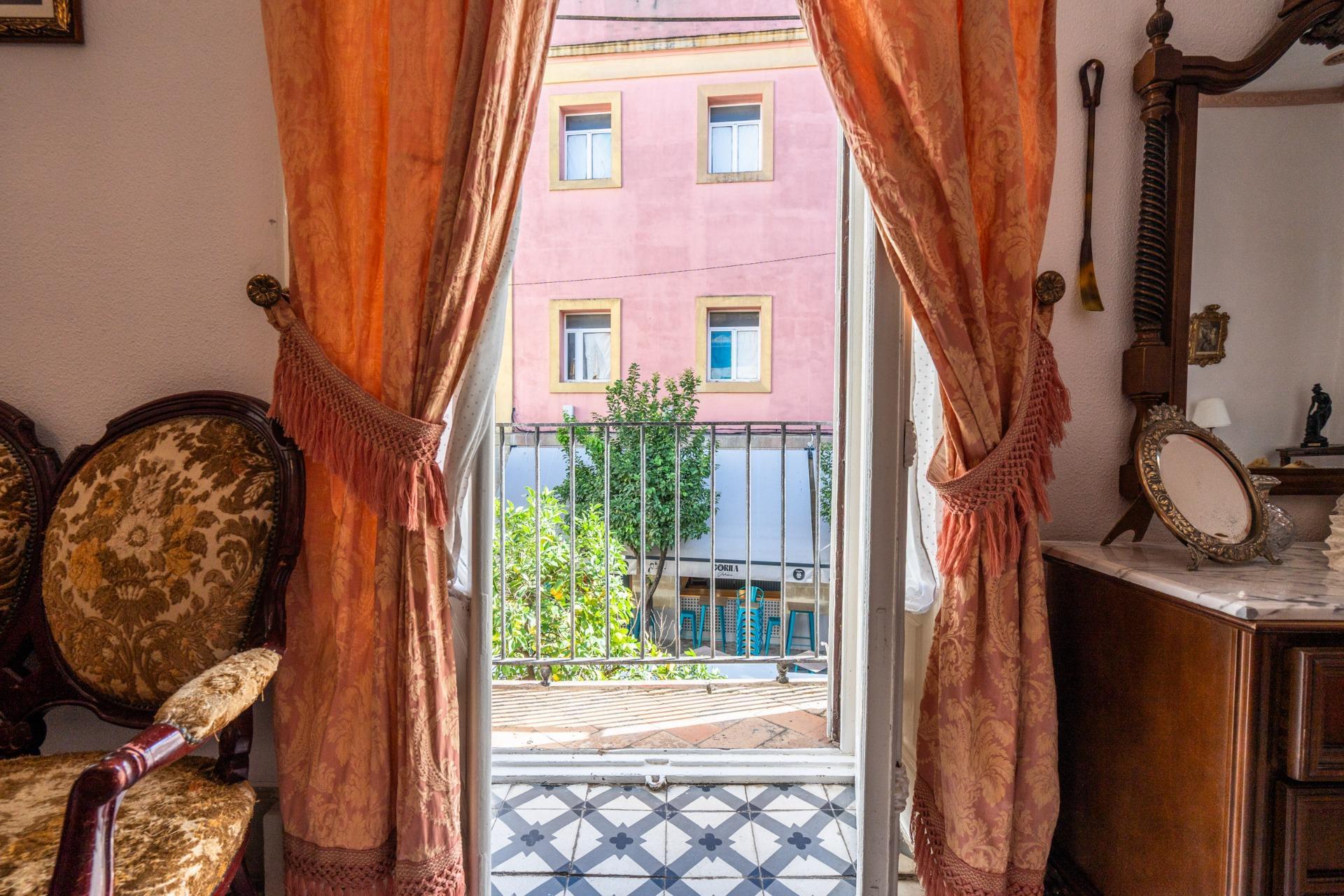 32-34 ^**^ESPECTACULAR CASA PALACIO HISTÓRICA EN EL CORAZÓN DE JEREZ^**^ En pleno corazón histórico de Jerez de la Frontera se presenta esta magnífica casa palacio levantada a finales del siglo XIX. Si