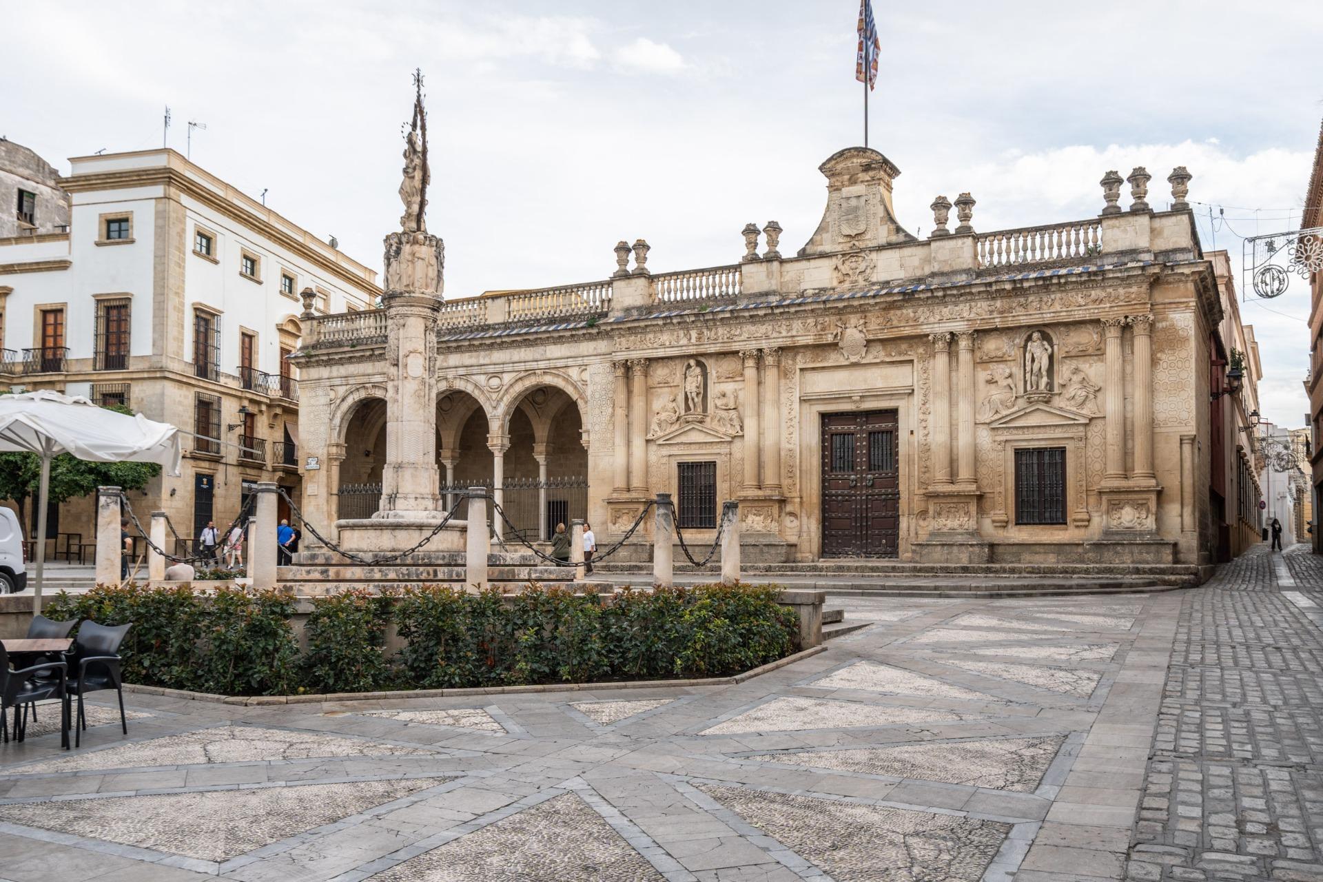 32-42 ^**^ESPECTACULAR CASA PALACIO HISTÓRICA EN EL CORAZÓN DE JEREZ^**^ En pleno corazón histórico de Jerez de la Frontera se presenta esta magnífica casa palacio levantada a finales del siglo XIX. Si