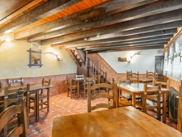 CASA Y RESTAURANTE EN VENTA EN CALEAO (CASO)