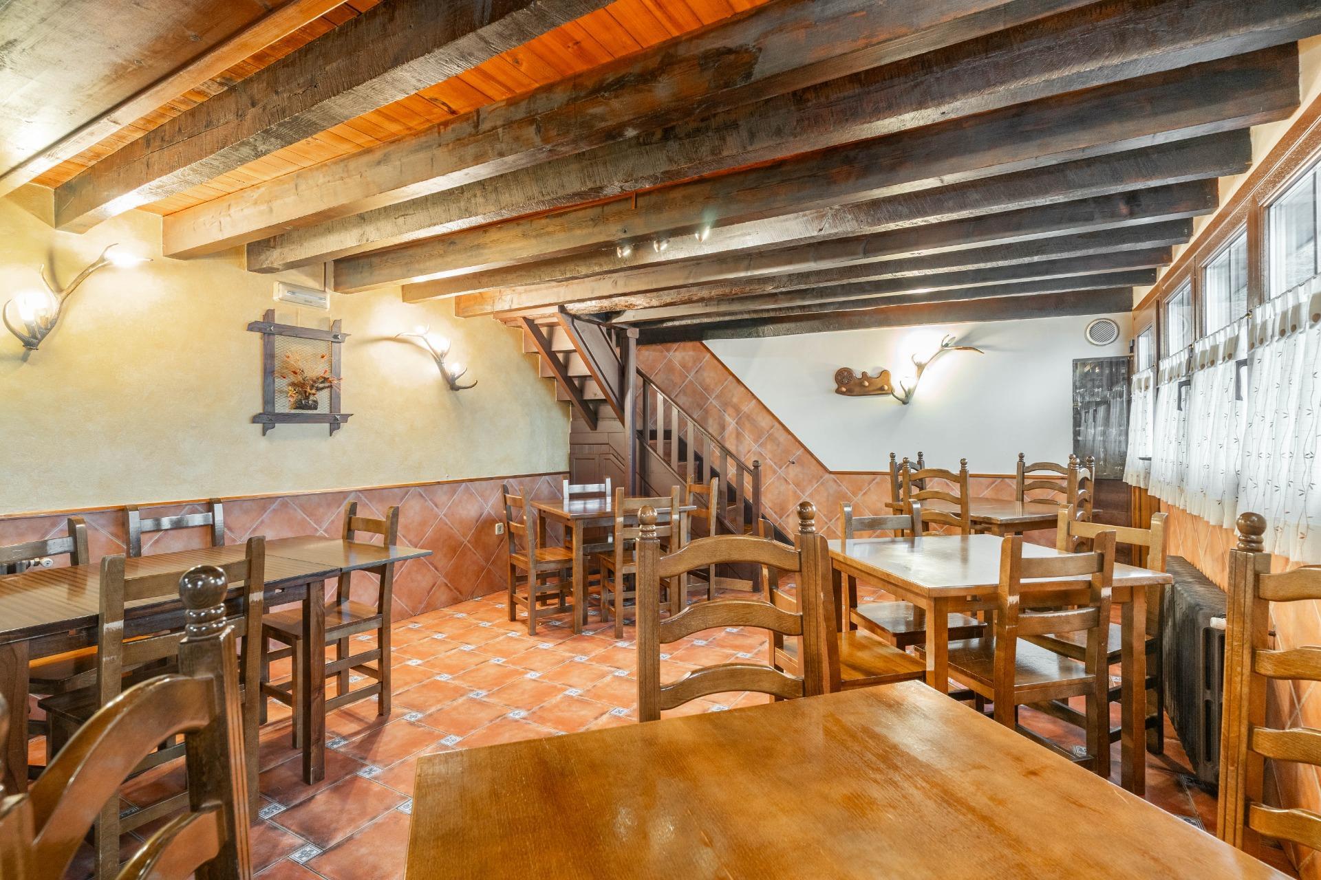 2-5 CASA Y RESTAURANTE EN VENTA EN CALEAO (CASO)