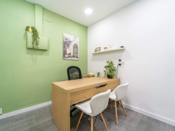 Venta Oportunidad de Inversión: Local Premium Reformado en Zona Estratégica de Málaga