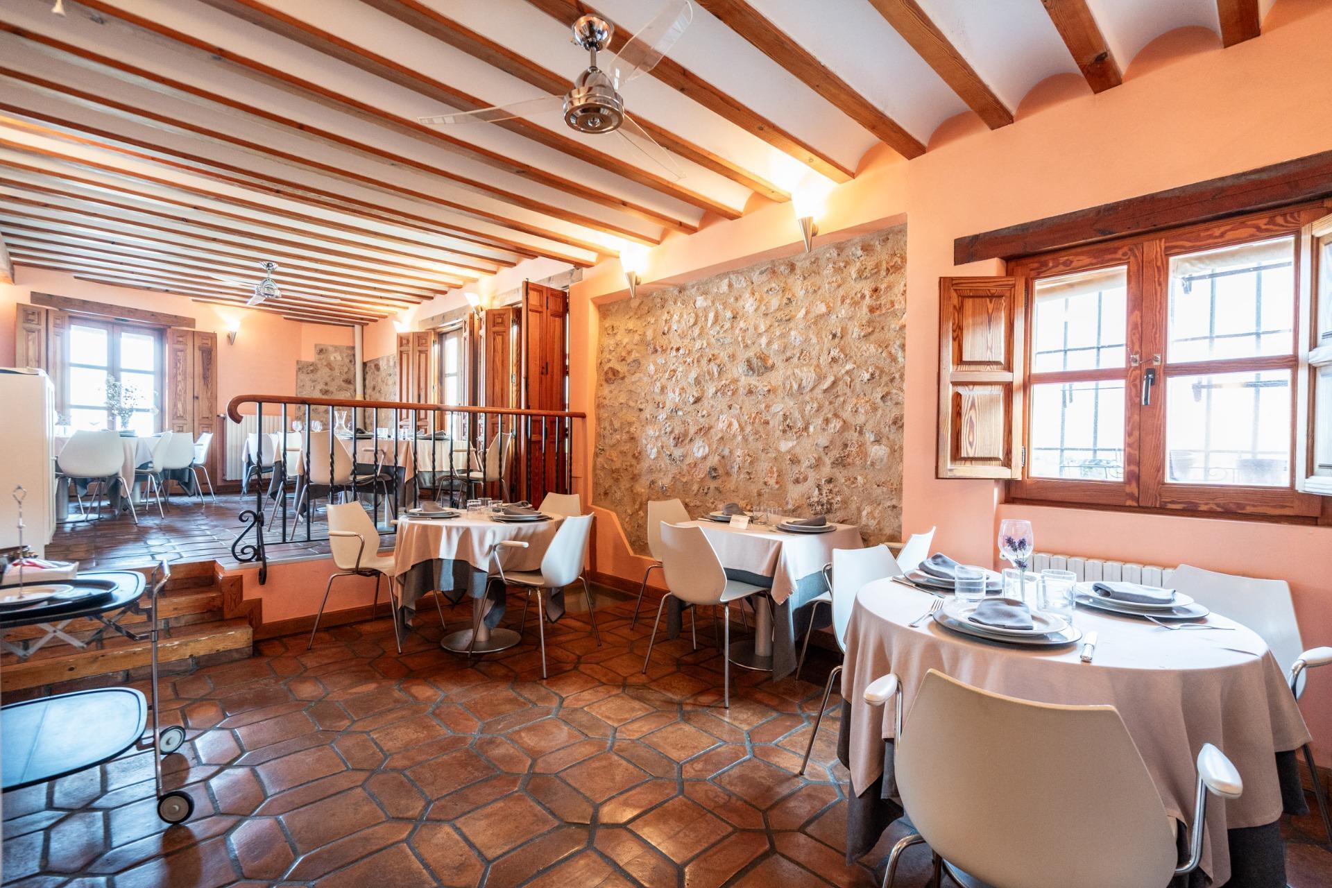 25-29 HOTEL RURAL POSADA EN PALACETE DEL SIGLO XVIII CON RESTAURANTE Exclusiva oportunidad de inversión en un hotel rural con restaurante, ubicado en un palacete original del siglo XVIII, un edificio con