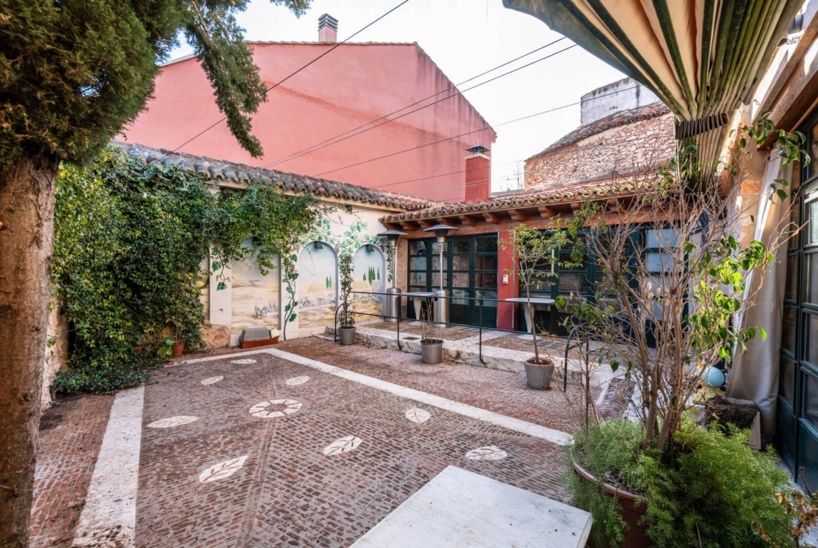 HOTEL RURAL POSADA EN PALACETE DEL SIGLO XVIII CON RESTAURANTE  Exclusiva oportunidad de inversión en un hotel rural con restaurante, ubicado en un palacete original del siglo XVIII, un edificio con