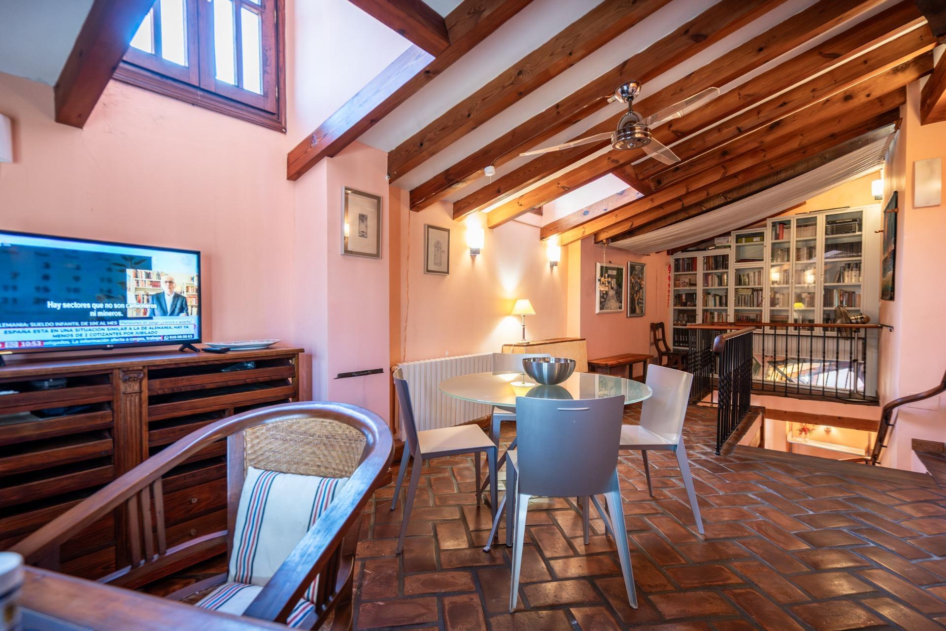 25-30 HOTEL RURAL POSADA EN PALACETE DEL SIGLO XVIII CON RESTAURANTE Exclusiva oportunidad de inversión en un hotel rural con restaurante, ubicado en un palacete original del siglo XVIII, un edificio con
