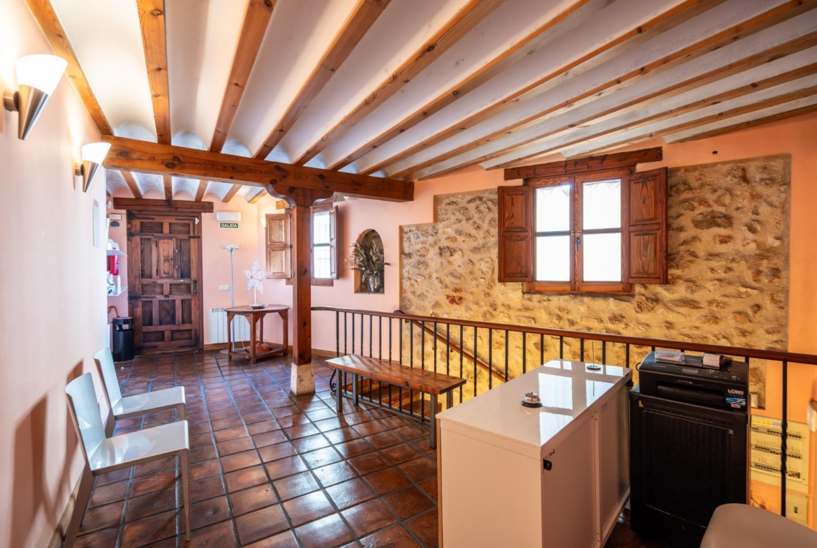 HOTEL RURAL POSADA EN PALACETE DEL SIGLO XVIII CON RESTAURANTE  Exclusiva oportunidad de inversión en un hotel rural con restaurante, ubicado en un palacete original del siglo XVIII, un edificio con