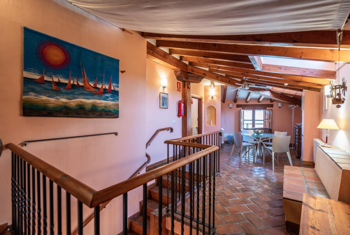 HOTEL RURAL POSADA EN PALACETE DEL SIGLO XVIII CON RESTAURANTE  Exclusiva oportunidad de inversión en un hotel rural con restaurante, ubicado en un palacete original del siglo XVIII, un edificio con