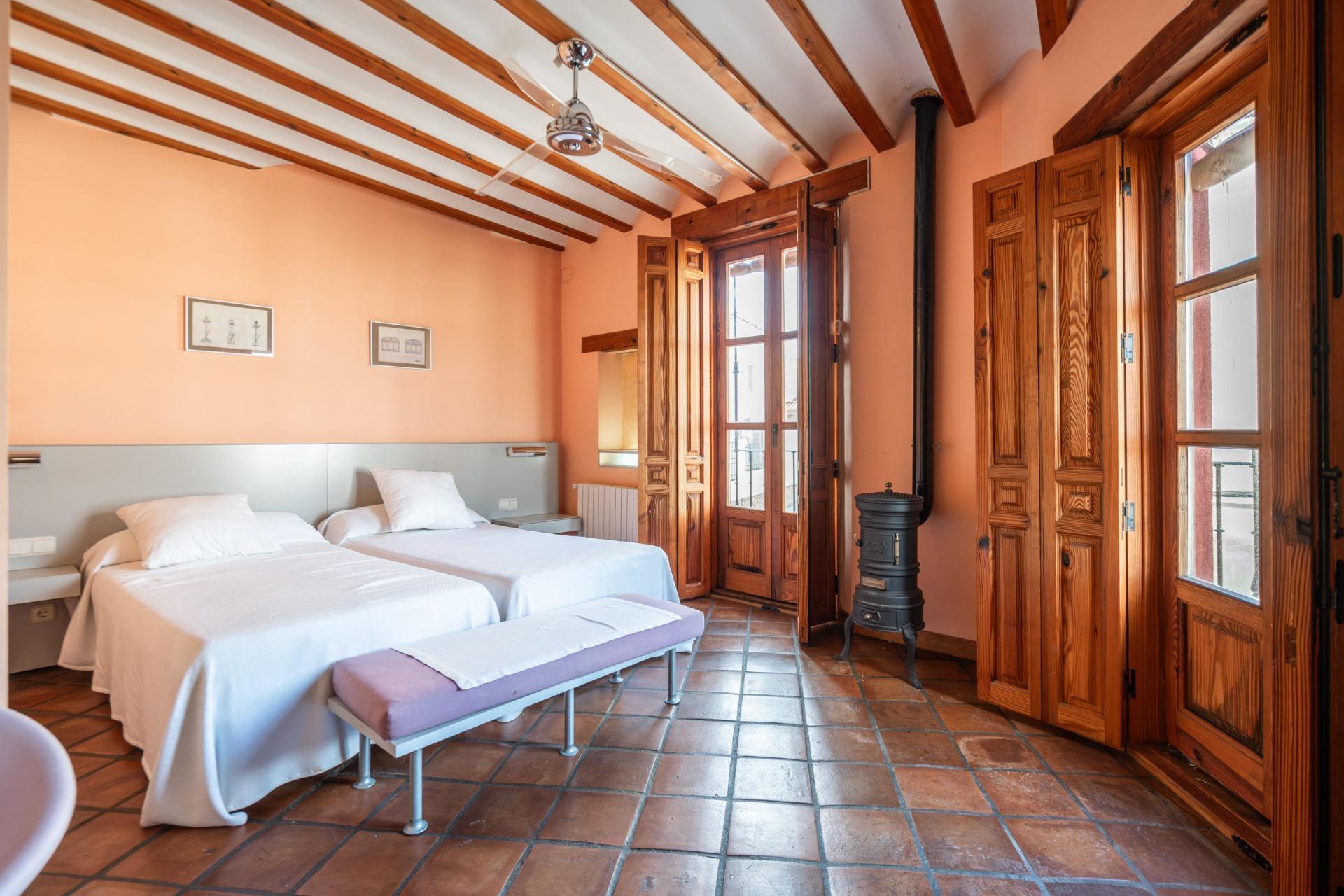 25-34 HOTEL RURAL POSADA EN PALACETE DEL SIGLO XVIII CON RESTAURANTE Exclusiva oportunidad de inversión en un hotel rural con restaurante, ubicado en un palacete original del siglo XVIII, un edificio con