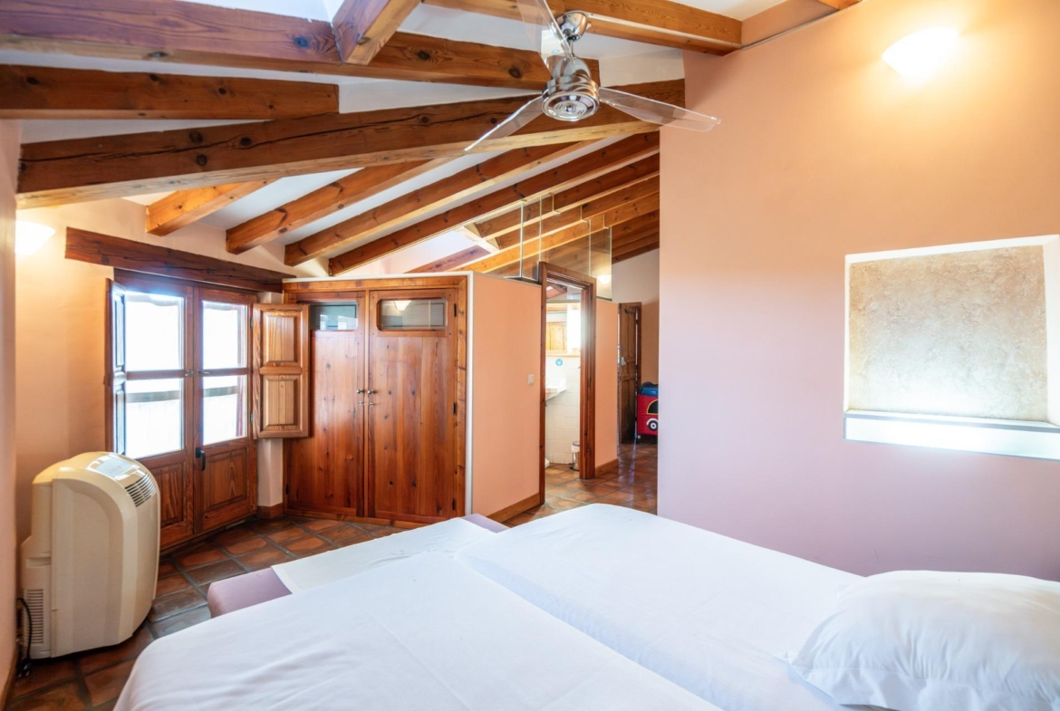 HOTEL RURAL POSADA EN PALACETE DEL SIGLO XVIII CON RESTAURANTE  Exclusiva oportunidad de inversión en un hotel rural con restaurante, ubicado en un palacete original del siglo XVIII, un edificio con