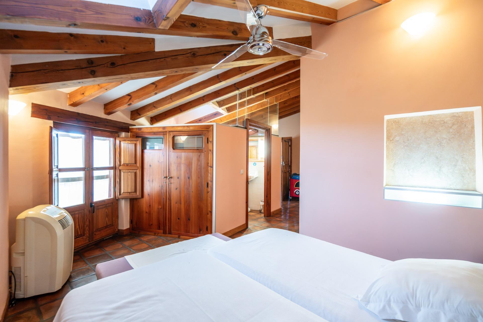 25-35 HOTEL RURAL POSADA EN PALACETE DEL SIGLO XVIII CON RESTAURANTE Exclusiva oportunidad de inversión en un hotel rural con restaurante, ubicado en un palacete original del siglo XVIII, un edificio con