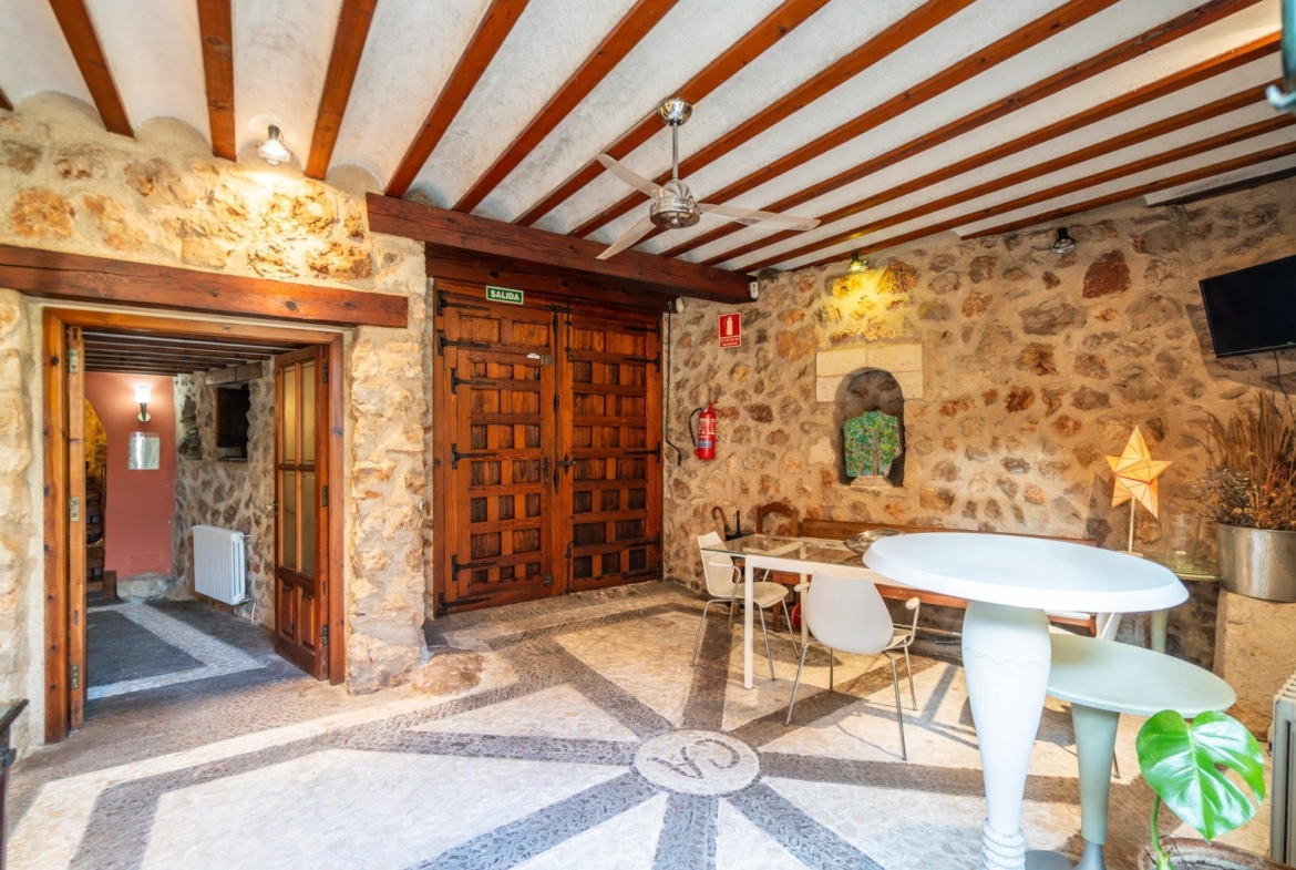 HOTEL RURAL POSADA EN PALACETE DEL SIGLO XVIII CON RESTAURANTE  Exclusiva oportunidad de inversión en un hotel rural con restaurante, ubicado en un palacete original del siglo XVIII, un edificio con