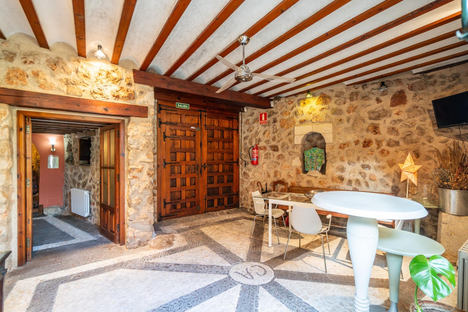 25-47 HOTEL RURAL POSADA EN PALACETE DEL SIGLO XVIII CON RESTAURANTE Exclusiva oportunidad de inversión en un hotel rural con restaurante, ubicado en un palacete original del siglo XVIII, un edificio con