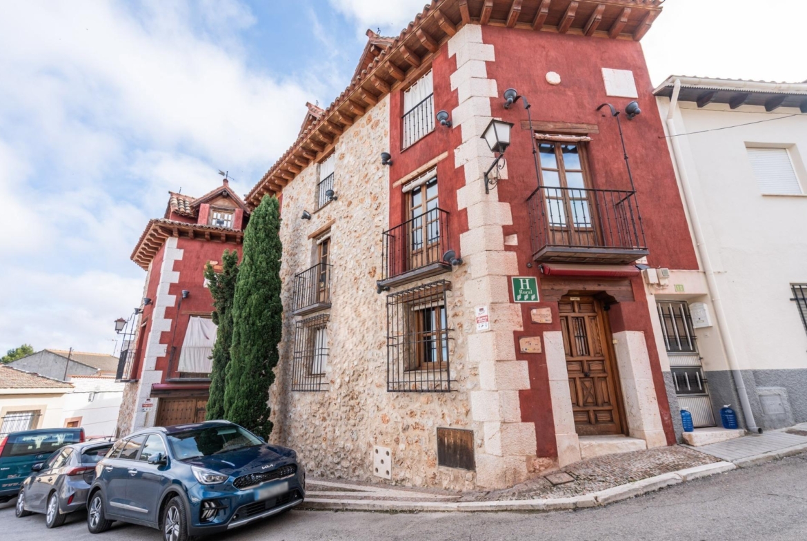 HOTEL RURAL POSADA EN PALACETE DEL SIGLO XVIII CON RESTAURANTE  Exclusiva oportunidad de inversión en un hotel rural con restaurante, ubicado en un palacete original del siglo XVIII, un edificio con