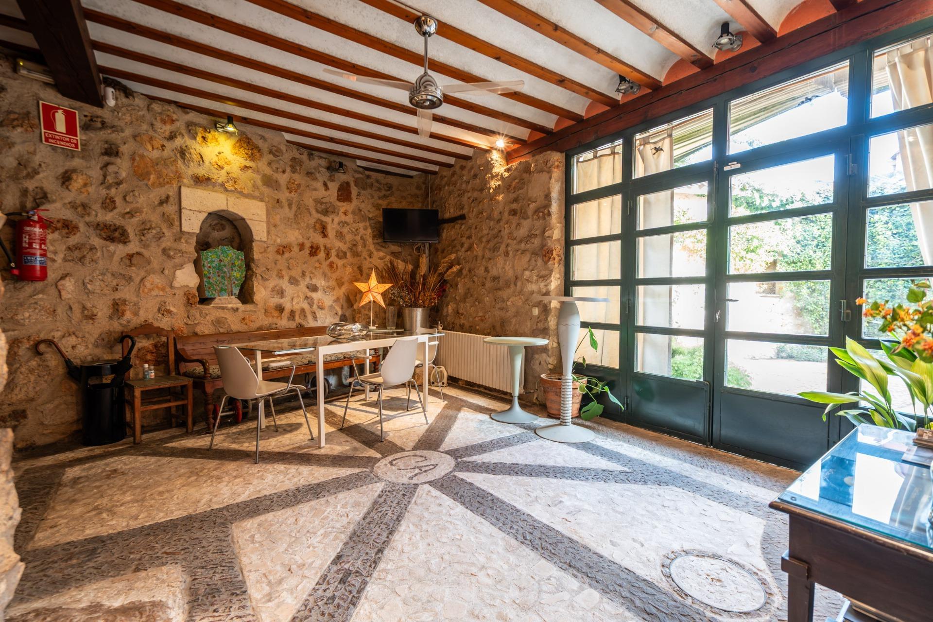 25-6 HOTEL RURAL POSADA EN PALACETE DEL SIGLO XVIII CON RESTAURANTE Exclusiva oportunidad de inversión en un hotel rural con restaurante, ubicado en un palacete original del siglo XVIII, un edificio con