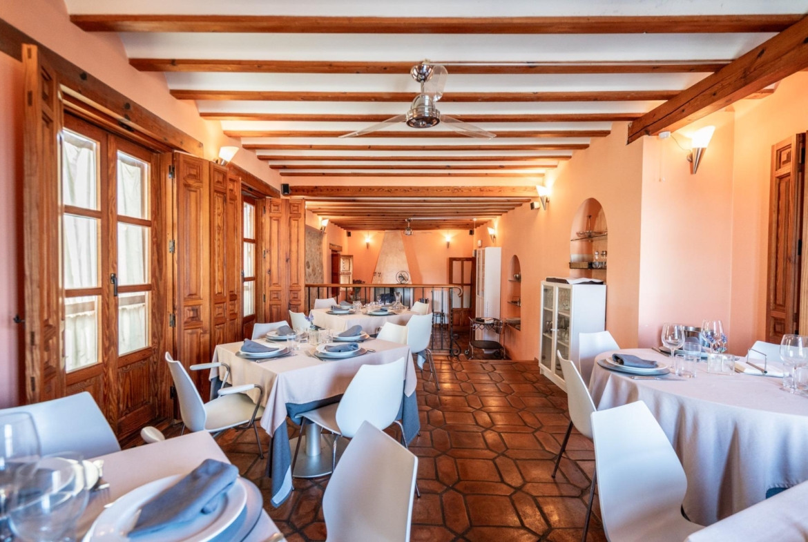 HOTEL RURAL POSADA EN PALACETE DEL SIGLO XVIII CON RESTAURANTE  Exclusiva oportunidad de inversión en un hotel rural con restaurante, ubicado en un palacete original del siglo XVIII, un edificio con