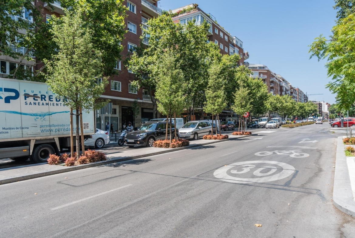 ^**^IMPRESIONANTE LOCAL EN ALQUILER EN ZONA CASTELLANA^**^  Ponemos a tu disposición un espacio excepcional ubicado en una de las zonas más cotizadas de Madrid. Se trata de un local prime de más de