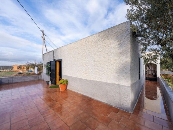 Casa con terreno en Níjar