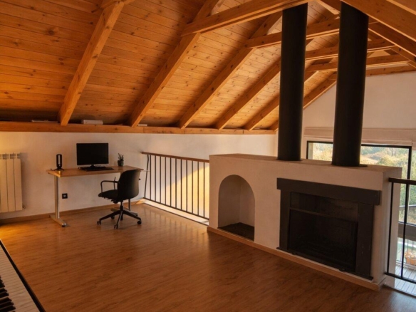 Villa de Autor en Navalafuente | Piedra y Madera | Bosque Privado 1.650m² | Sierra Norte