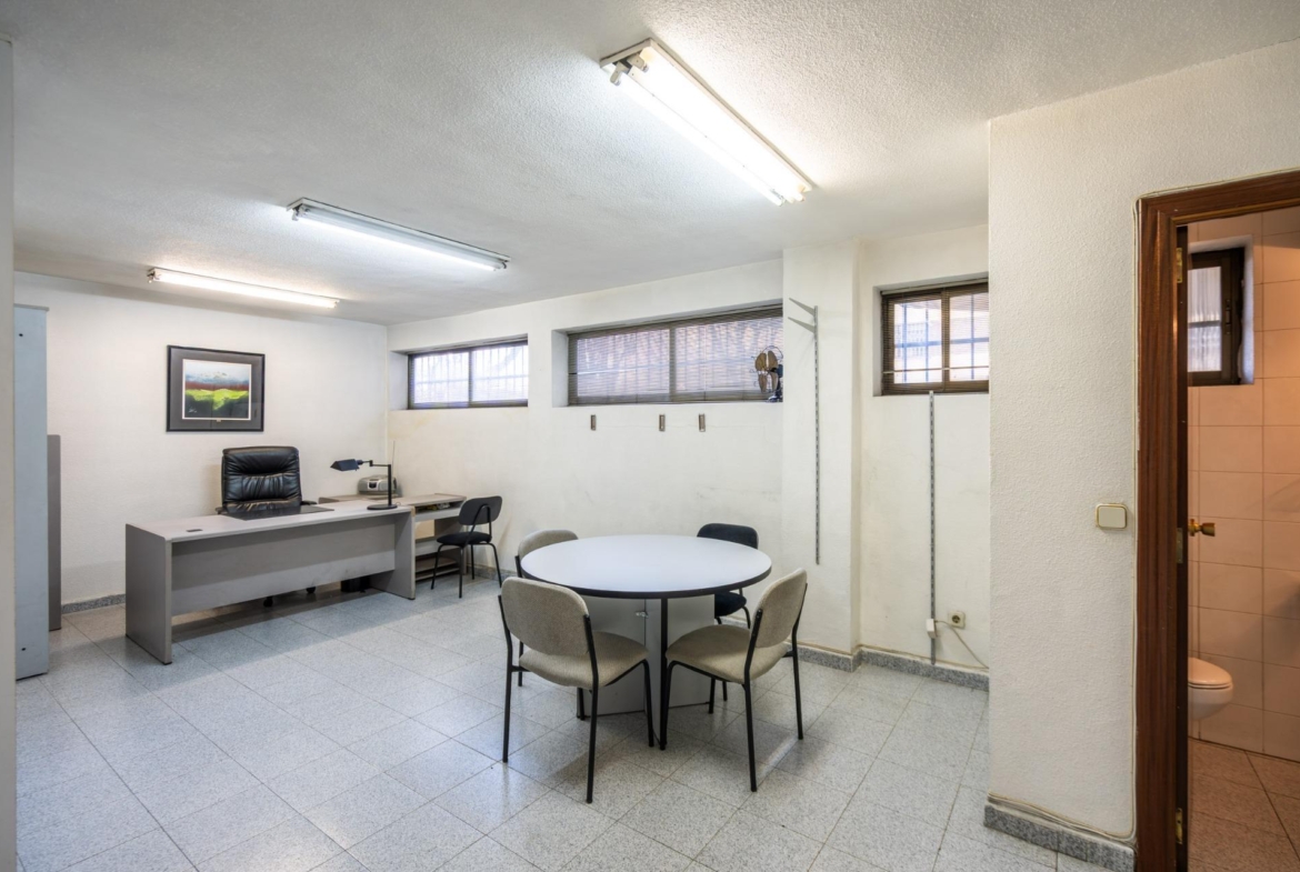 ESTUDIO LUMINOSO CON VISTAS A LAS CUATRO TORRES EN URBANIZACIÓN PRIVADA CON PISCINA JUNTO A METRO Y LA VAGUADA