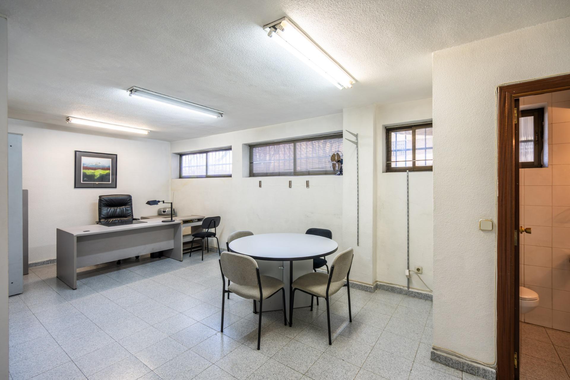 19-10 ESTUDIO LUMINOSO CON VISTAS A LAS CUATRO TORRES EN URBANIZACIÓN PRIVADA CON PISCINA JUNTO A METRO Y LA VAGUADA