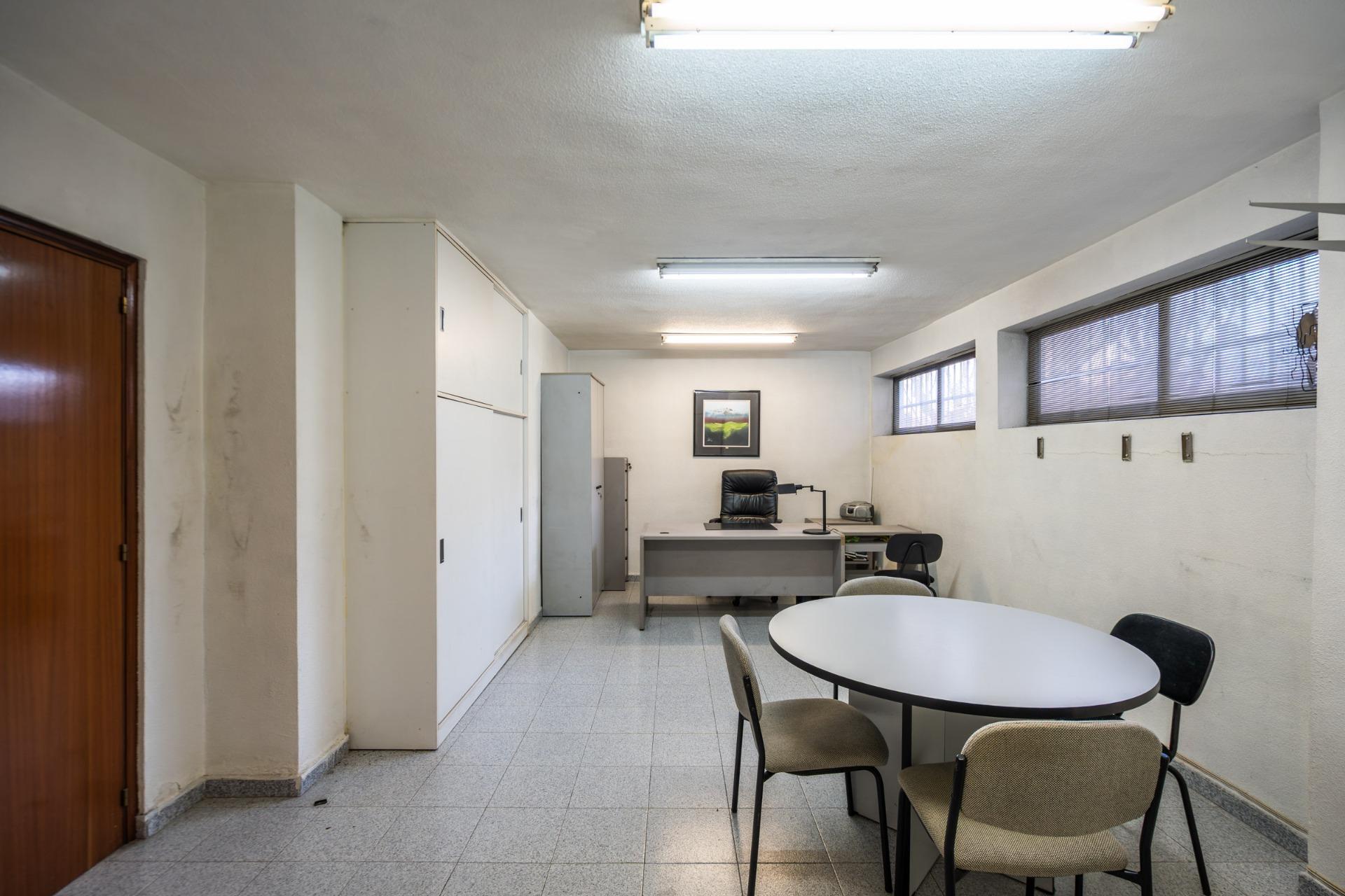 19-11 ESTUDIO LUMINOSO CON VISTAS A LAS CUATRO TORRES EN URBANIZACIÓN PRIVADA CON PISCINA JUNTO A METRO Y LA VAGUADA