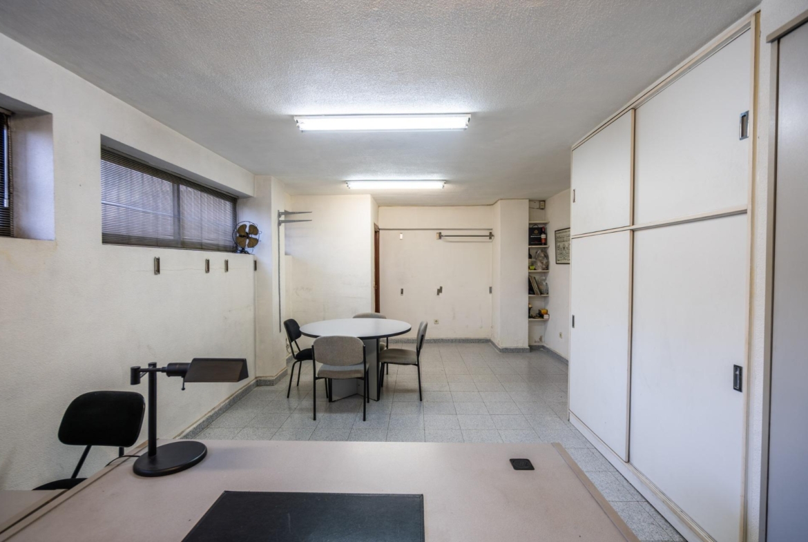 ESTUDIO LUMINOSO CON VISTAS A LAS CUATRO TORRES EN URBANIZACIÓN PRIVADA CON PISCINA JUNTO A METRO Y LA VAGUADA