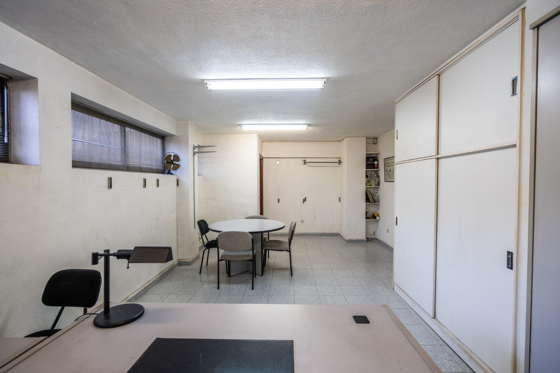 19-13 ESTUDIO LUMINOSO CON VISTAS A LAS CUATRO TORRES EN URBANIZACIÓN PRIVADA CON PISCINA JUNTO A METRO Y LA VAGUADA