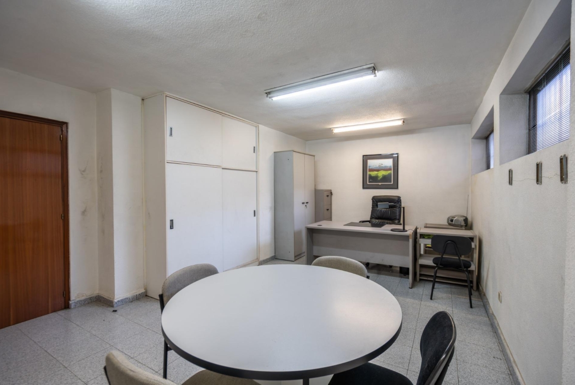 ESTUDIO LUMINOSO CON VISTAS A LAS CUATRO TORRES EN URBANIZACIÓN PRIVADA CON PISCINA JUNTO A METRO Y LA VAGUADA