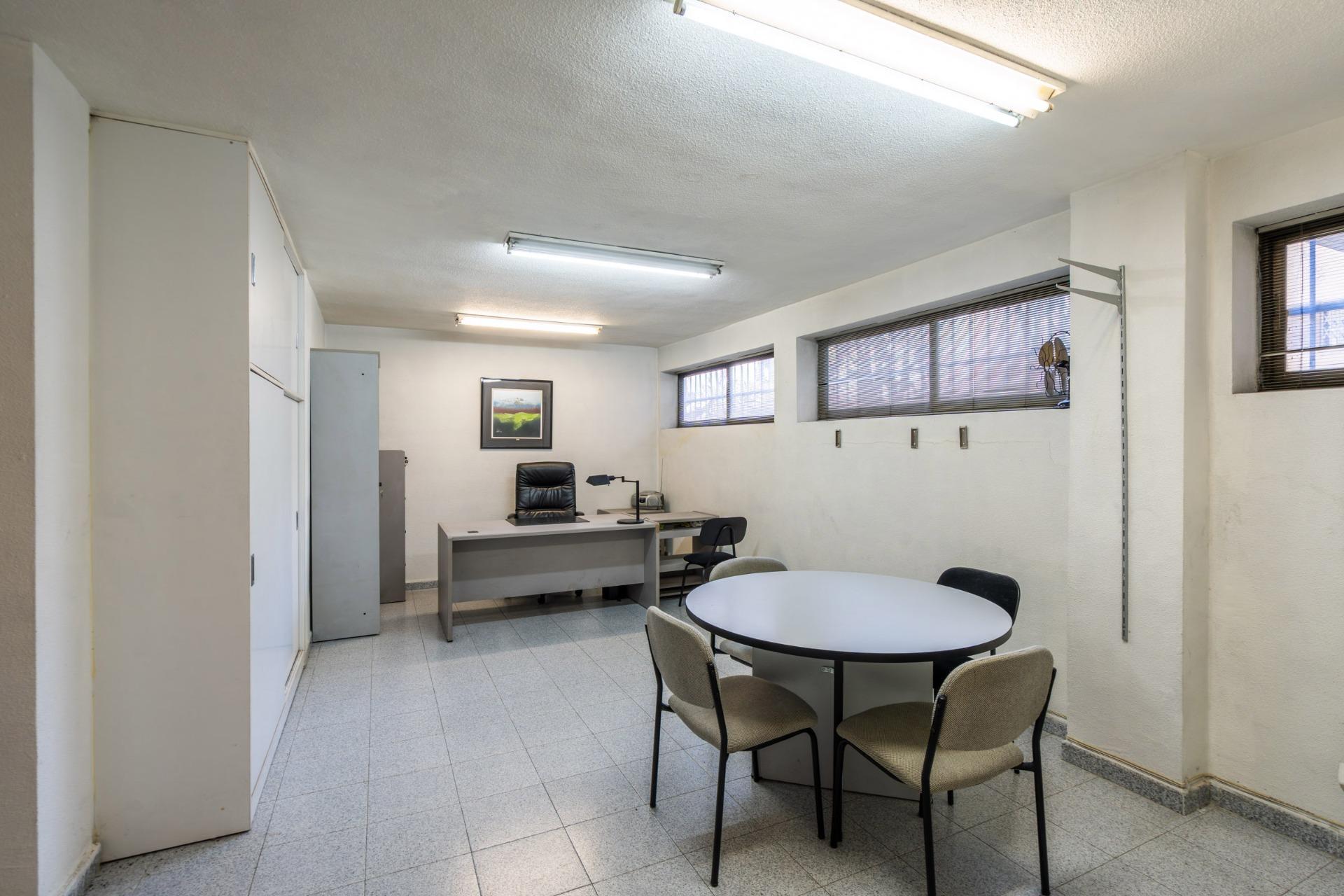 19-4 ESTUDIO LUMINOSO CON VISTAS A LAS CUATRO TORRES EN URBANIZACIÓN PRIVADA CON PISCINA JUNTO A METRO Y LA VAGUADA