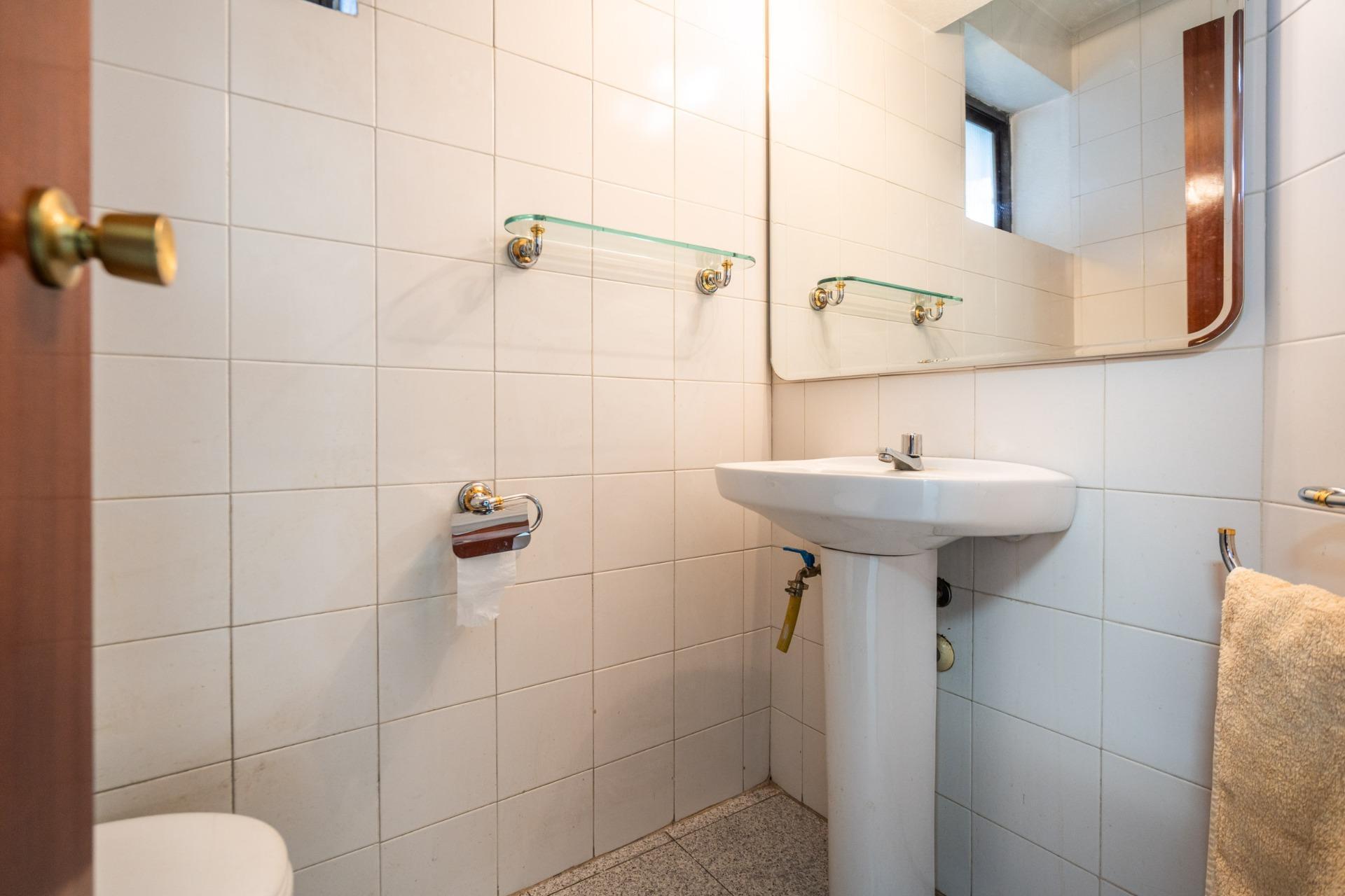 19-5 ESTUDIO LUMINOSO CON VISTAS A LAS CUATRO TORRES EN URBANIZACIÓN PRIVADA CON PISCINA JUNTO A METRO Y LA VAGUADA