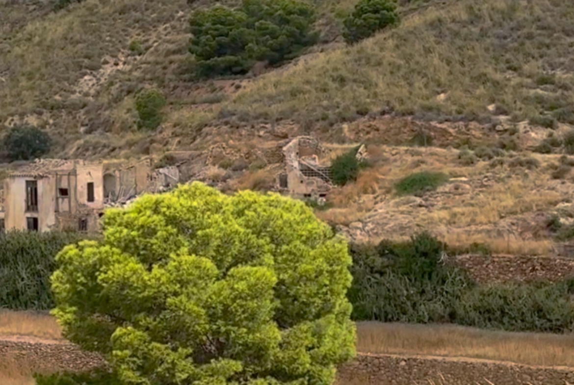 ^^FINCA RÚSTICA DE MÁS DE 2.500.000 M² EN ALQUILER CON OPCIÓN A COMPRA, CON POSIBILIDAD DE RECONSTRUCCIÓN DE VIVIENDAS DE MÁS DE 600 M², ENTRE LORCA Y ÁGUILAS, MURCIA. VISTAS AL MAR^^ Se ofrec