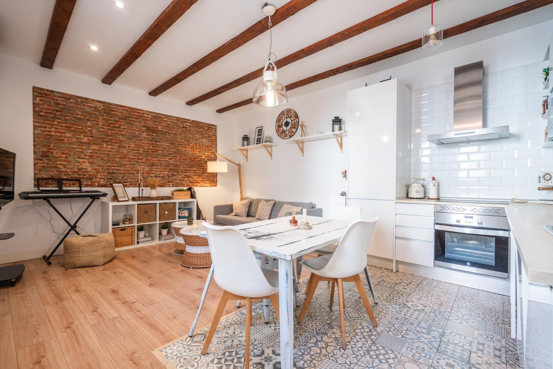 18-16 PRECIOSO PISO TOTALMENTE REFORMADO EN CASTILLEJOS JUNTO A PLAZA DE CASTILLA