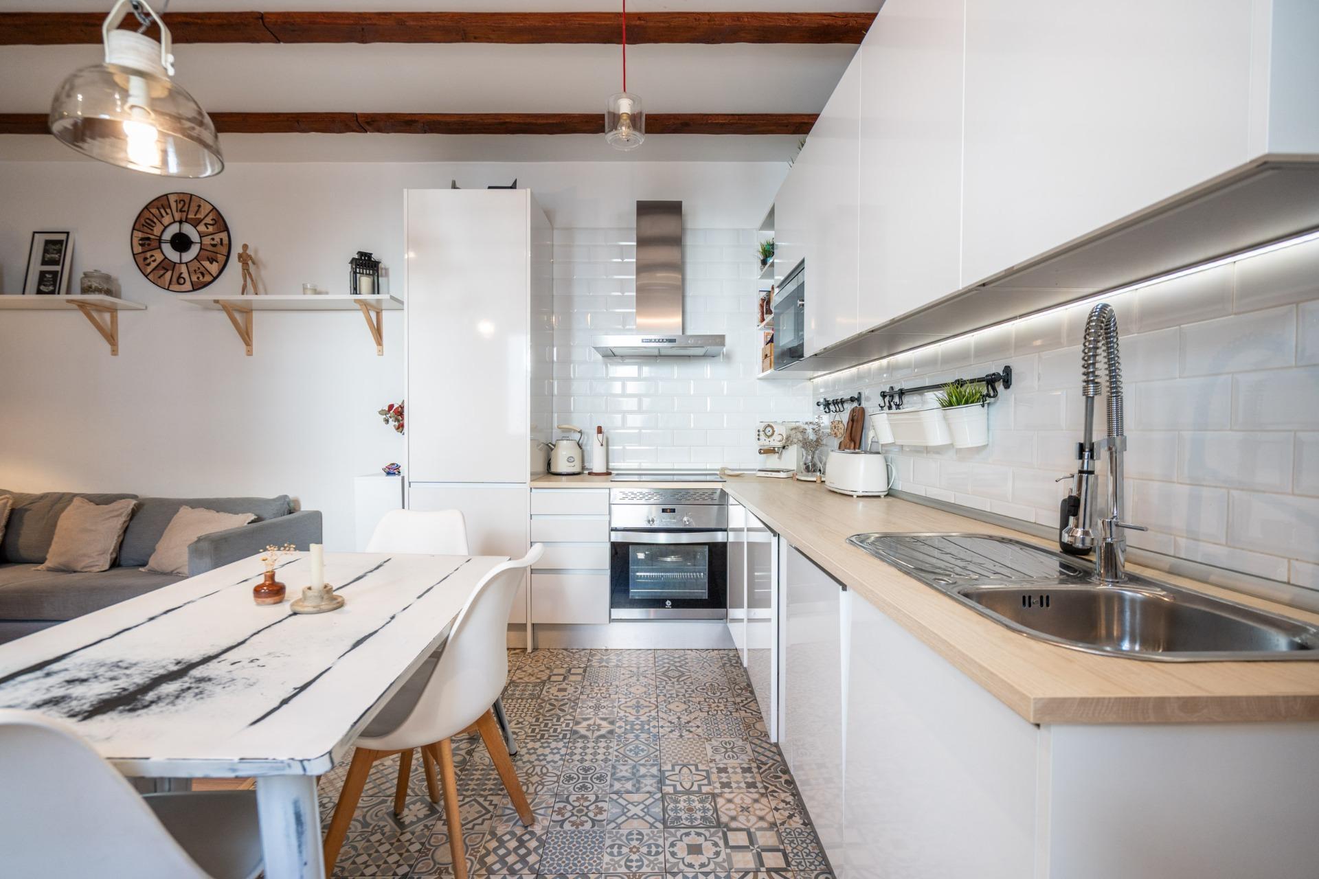 18-17 PRECIOSO PISO TOTALMENTE REFORMADO EN CASTILLEJOS JUNTO A PLAZA DE CASTILLA