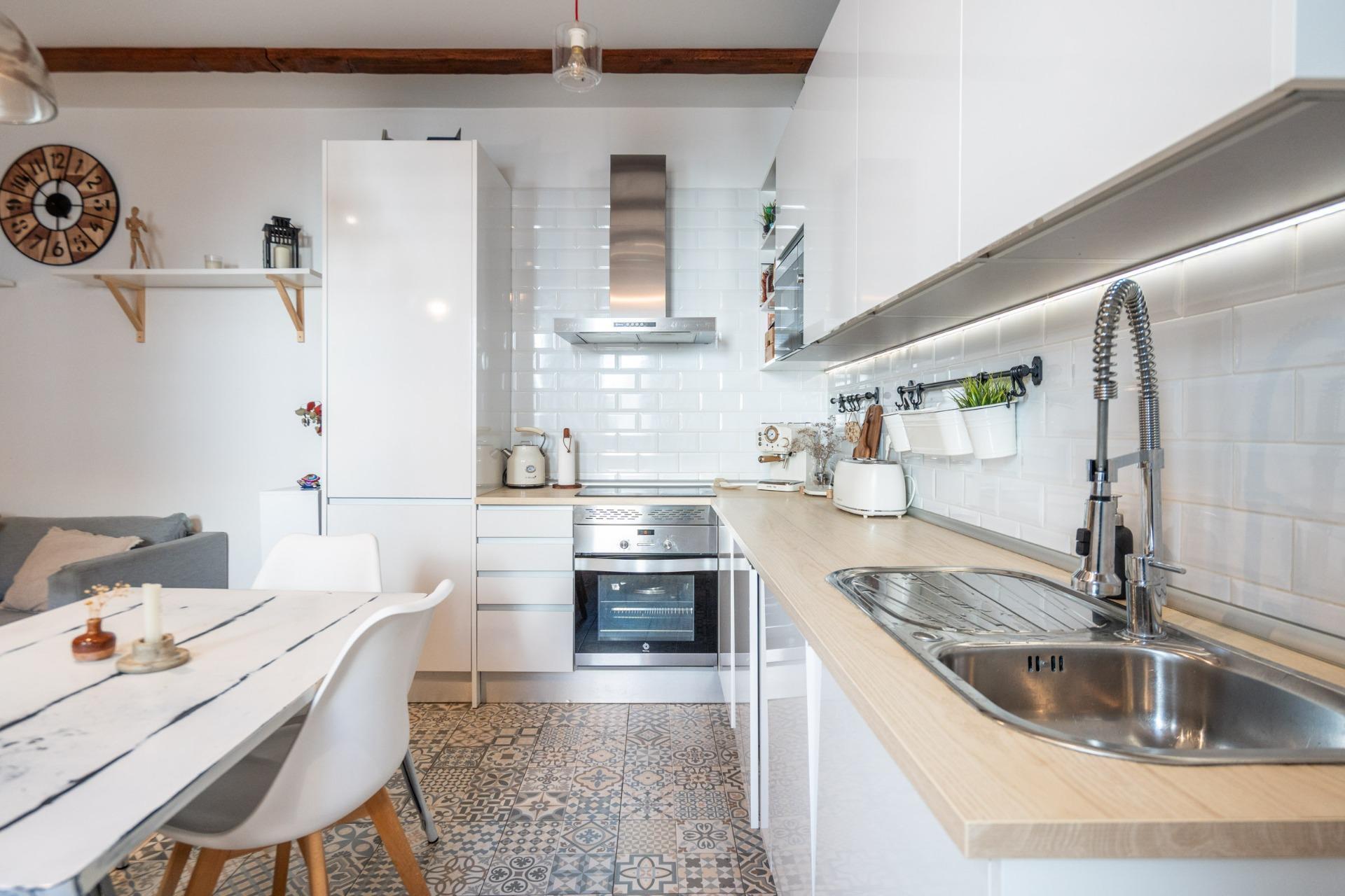 18-18 PRECIOSO PISO TOTALMENTE REFORMADO EN CASTILLEJOS JUNTO A PLAZA DE CASTILLA