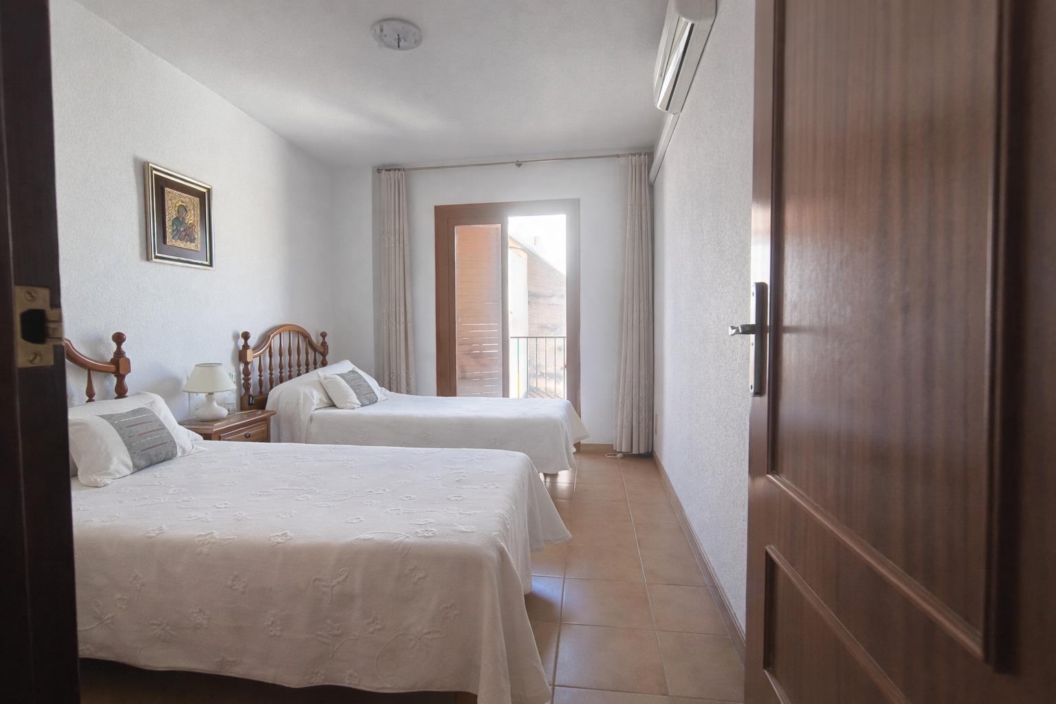 24-10 Casa con encanto en Sot de Ferrer: Calidad, amplitud y ubicación estratégica