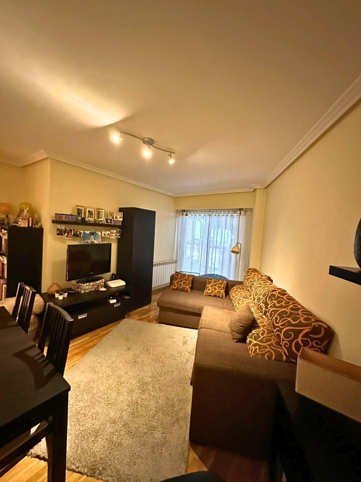 8-3 Oportunidad de vivienda lista para entrar a vivir en O Carballiño con amplio patio y garaje